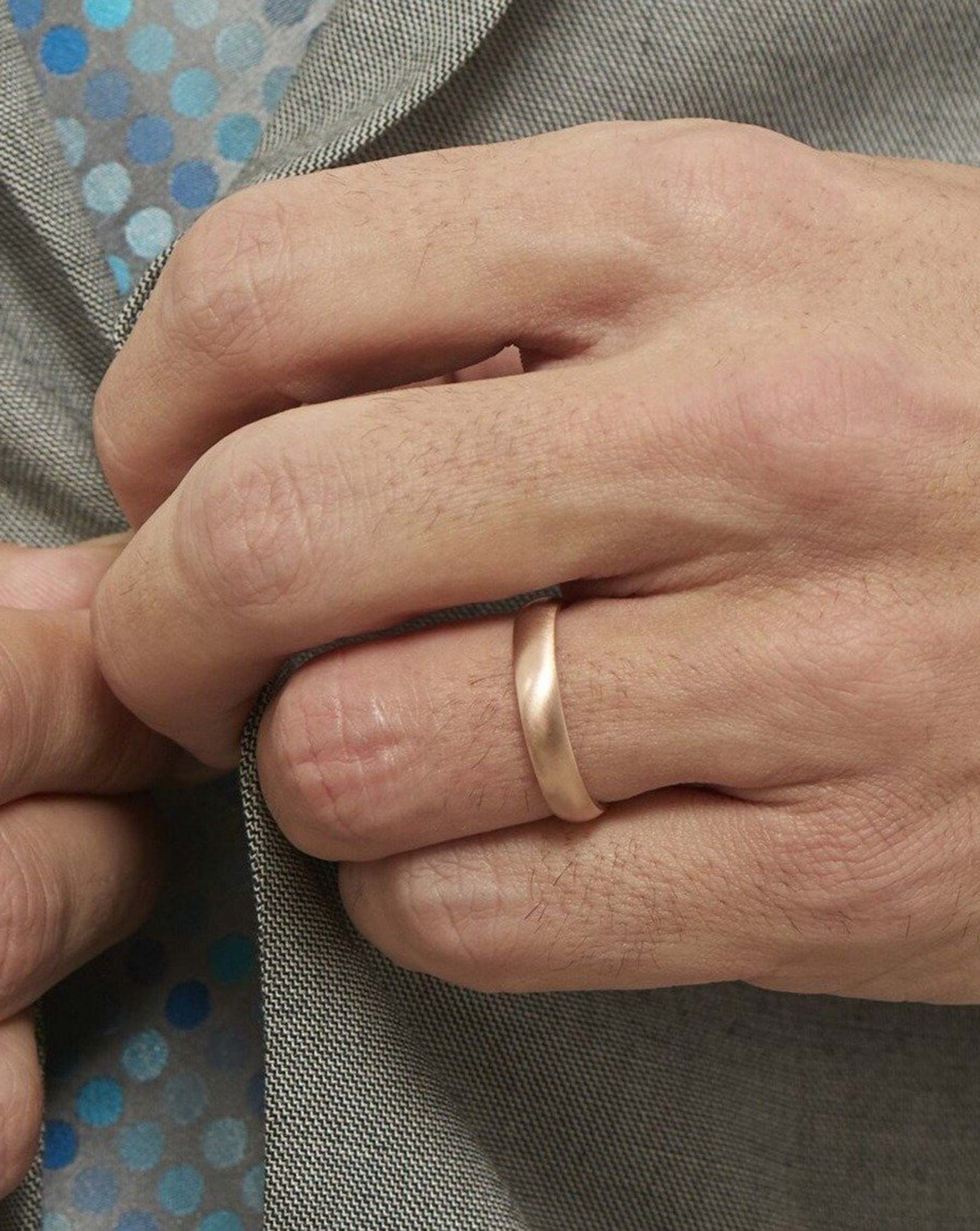 4mm Comfort Fit Wedding Band Ring for Men & Women - Durable & Hypoallergenic for Everyday Wear & Special Occasions