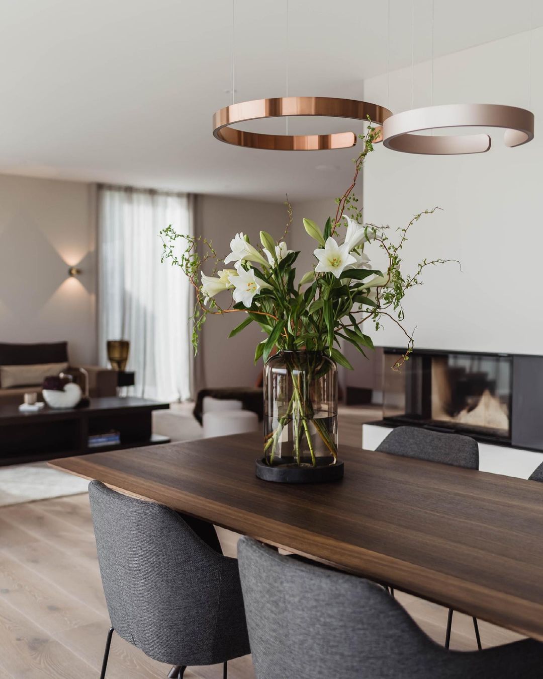 Modern Circular Chandelier - Elegant Crystal Ceiling Light Fixture for Dining Room, Living Room & Bedroom - Perfect for Home Decor & Interior Design