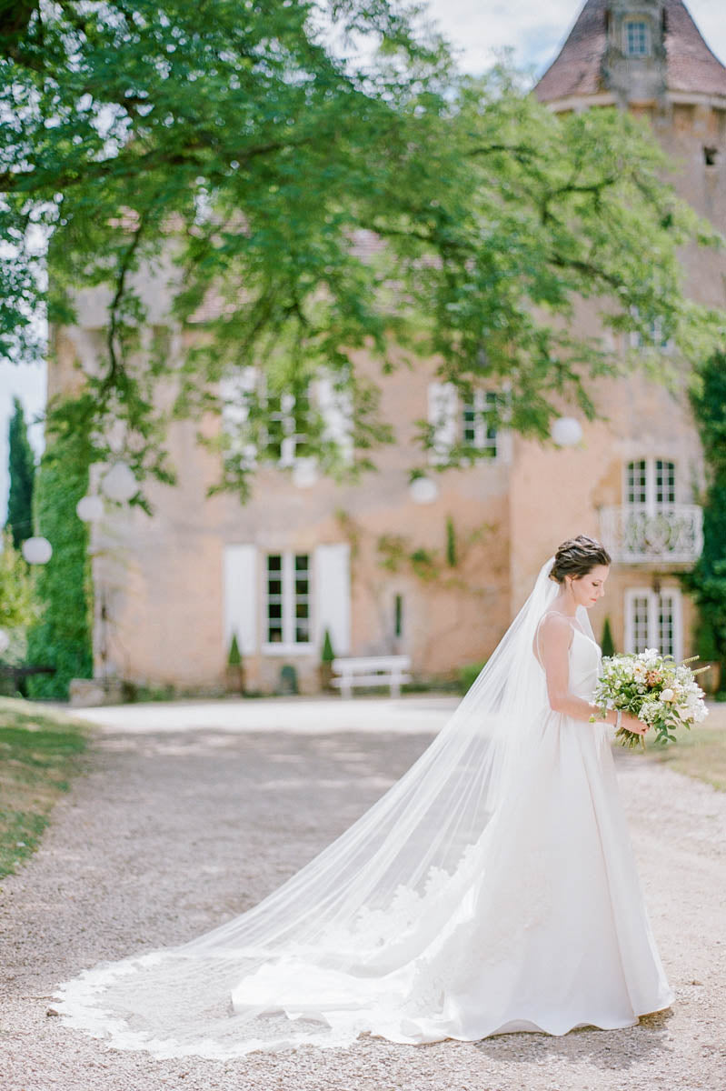 Elegant Lush Alencon French Lace One Tier Wedding Veil - Perfect for Bridal Ceremonies & Romantic Photos