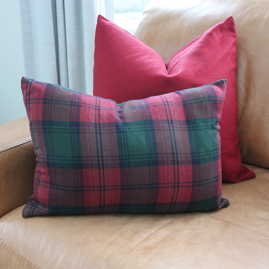 Cozy Christmas Flannel Pillow Cover - Festive Holiday Home Decor for Sofa, Bed & Couch - Soft Plaid Throw Pillow Case for Winter Decorations