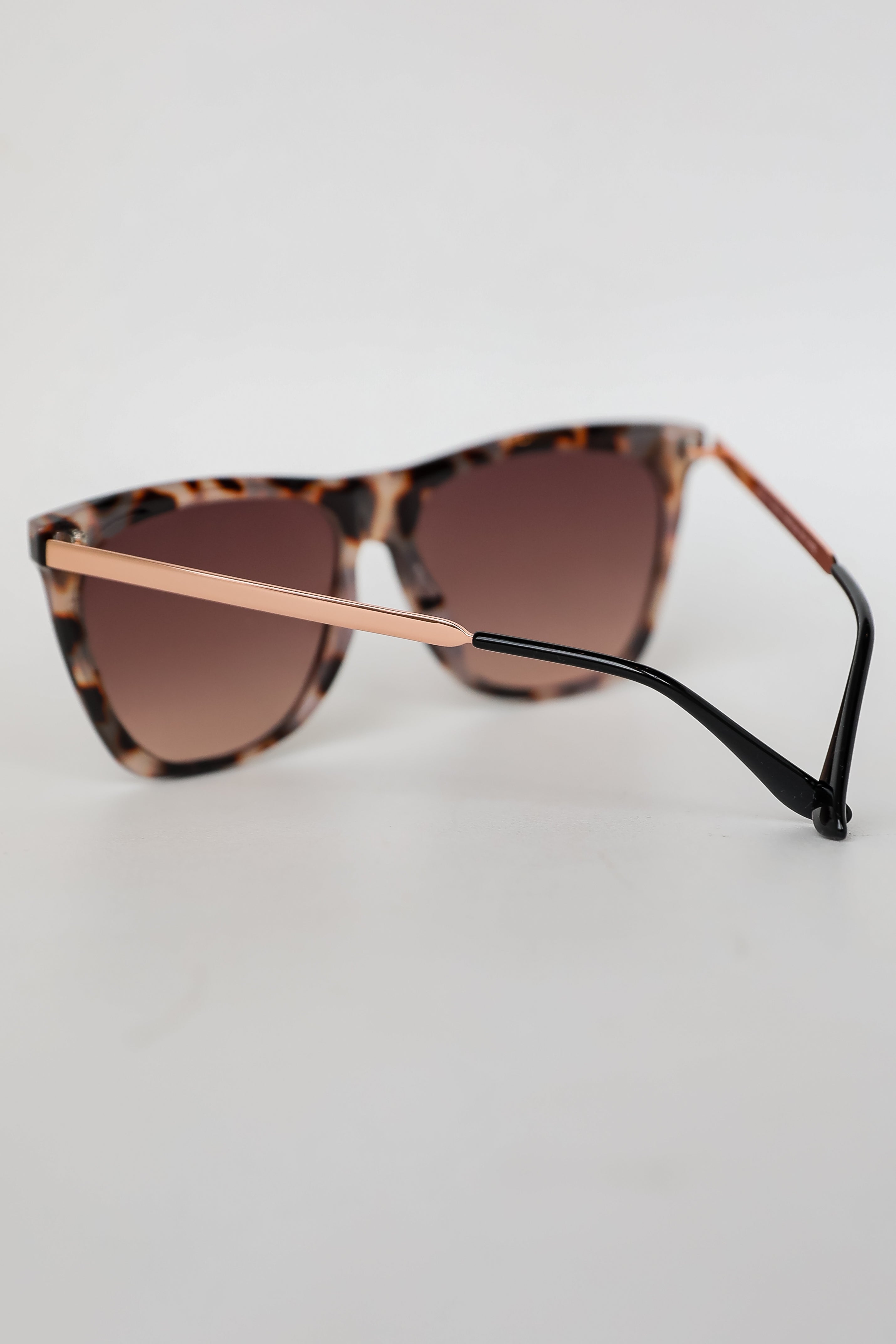 Stylish Square Sunglasses for Men & Women - UV Protection, Polarized, Trendy Fashion - Perfect for Outdoor Activities, Beach, Driving & Travel
