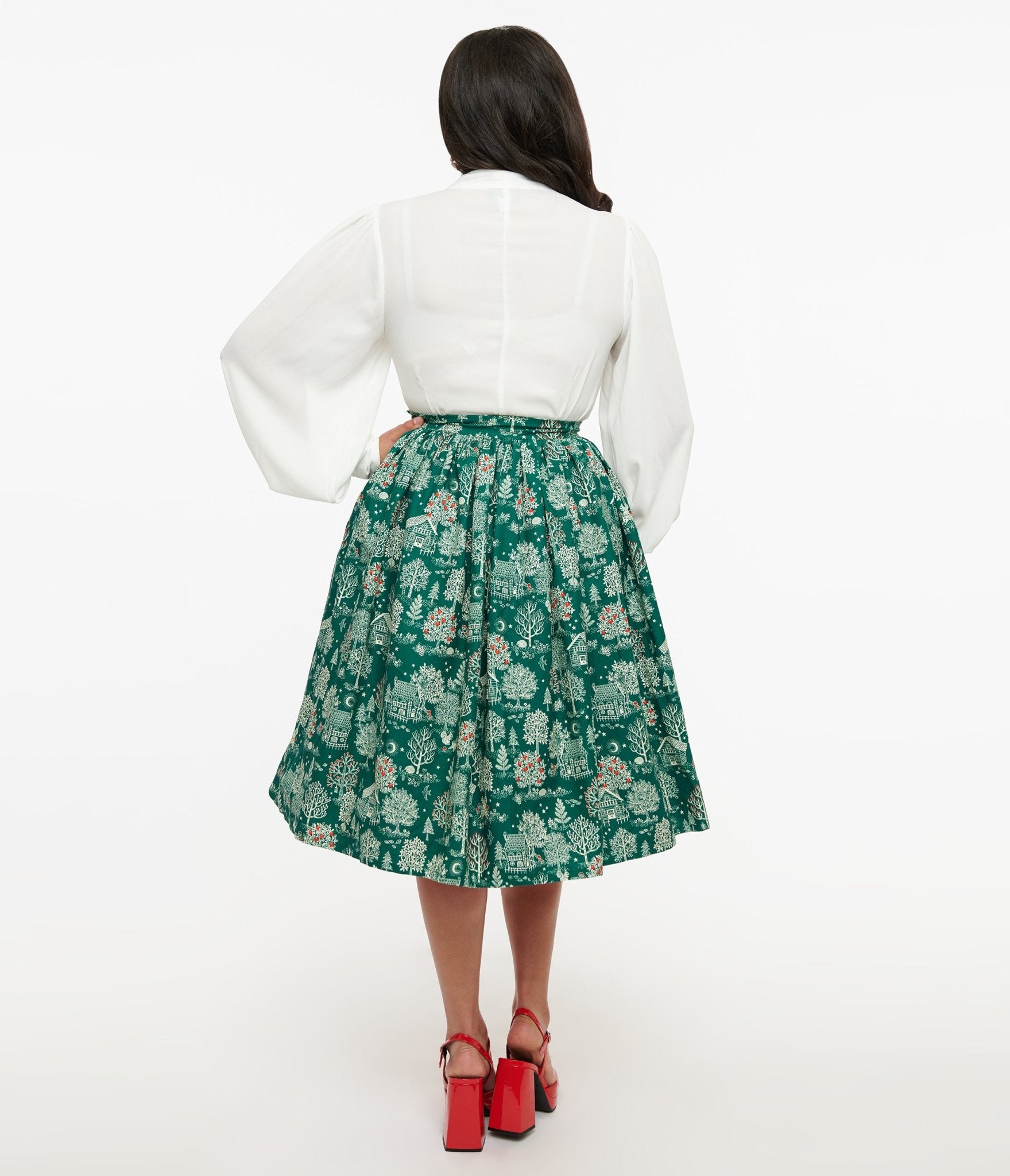 Vintage 1950s Green Winter Print Swing Skirt - Retro A-Line Circle Skirt for Women - Perfect for Christmas Parties, Holiday Gatherings & Vintage Fashion Lovers