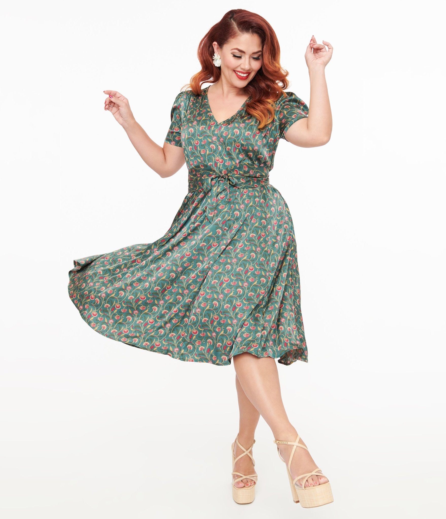 Vintage 1940s Green & Red Fan Print Swing Dress - Retro Floral Tea Dress for Women, Perfect for Cocktail Parties, Swing Dancing & Vintage Theme Events
