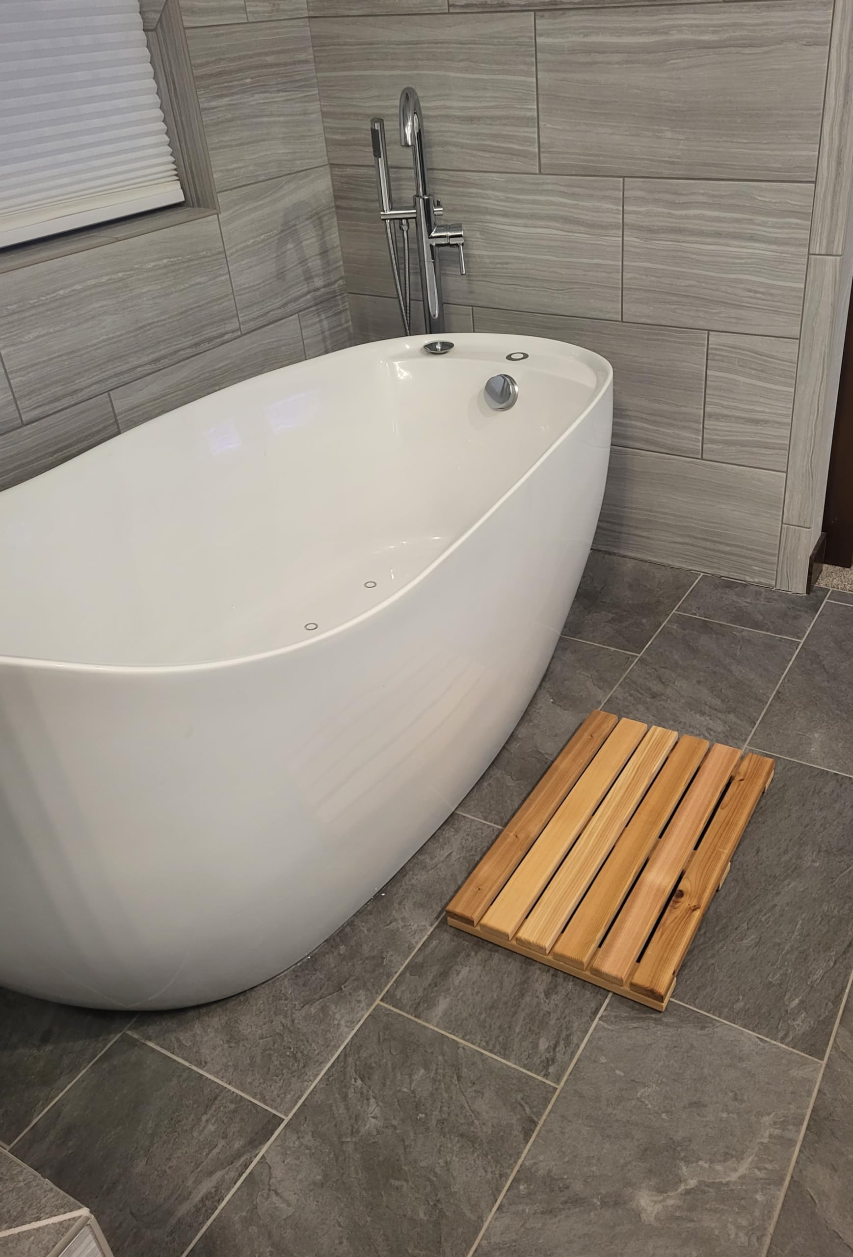 Premium Western Red Cedar Wooden Bath Mat - Natural Shower Floor Panel for Sauna, Hot Tub, Spa, RV & Outdoor Showers - 22.5