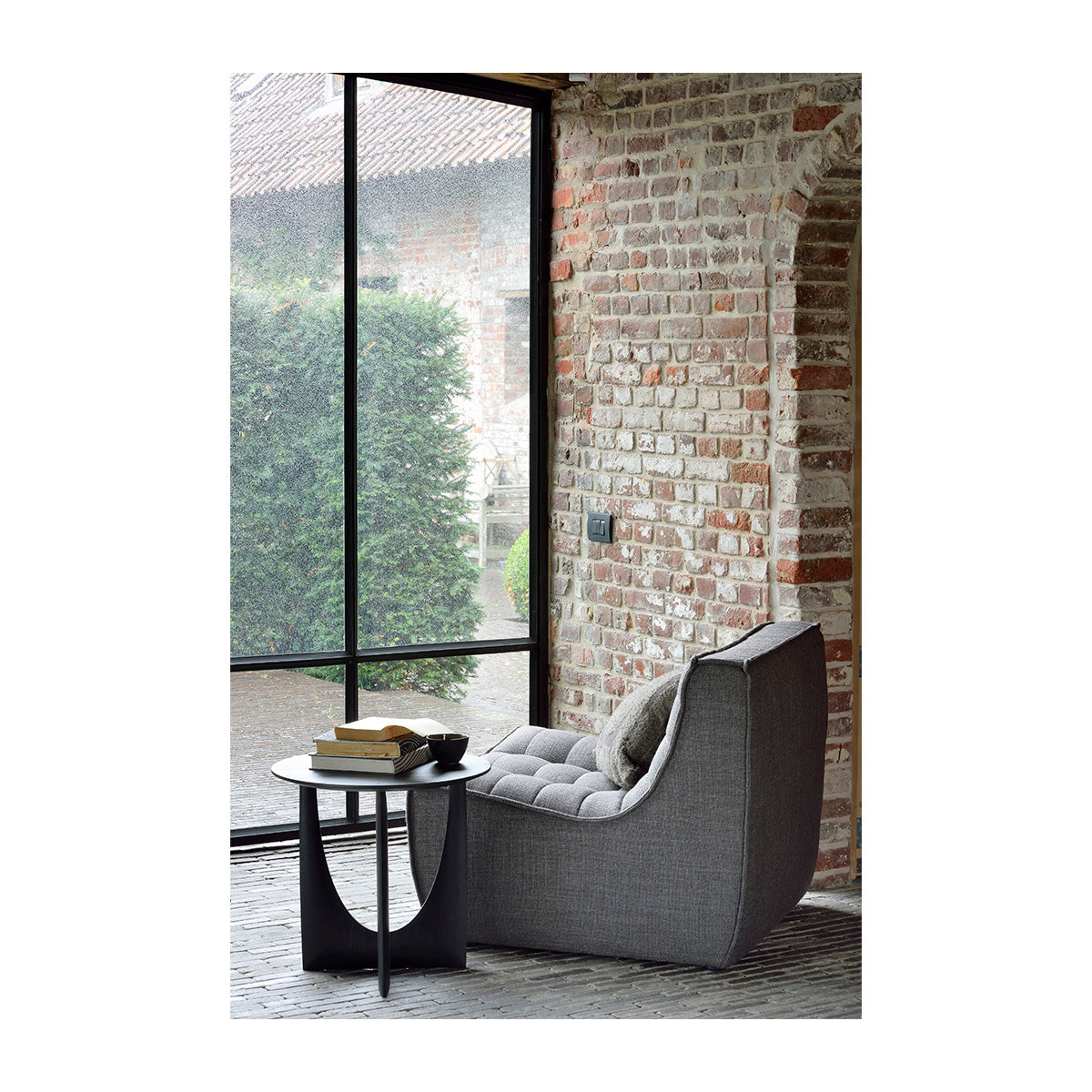 Modern Geometric Side Table - Minimalist Accent Table for Living Room, Bedroom & Office - Stylish End Table with Unique Design for Home Decor
