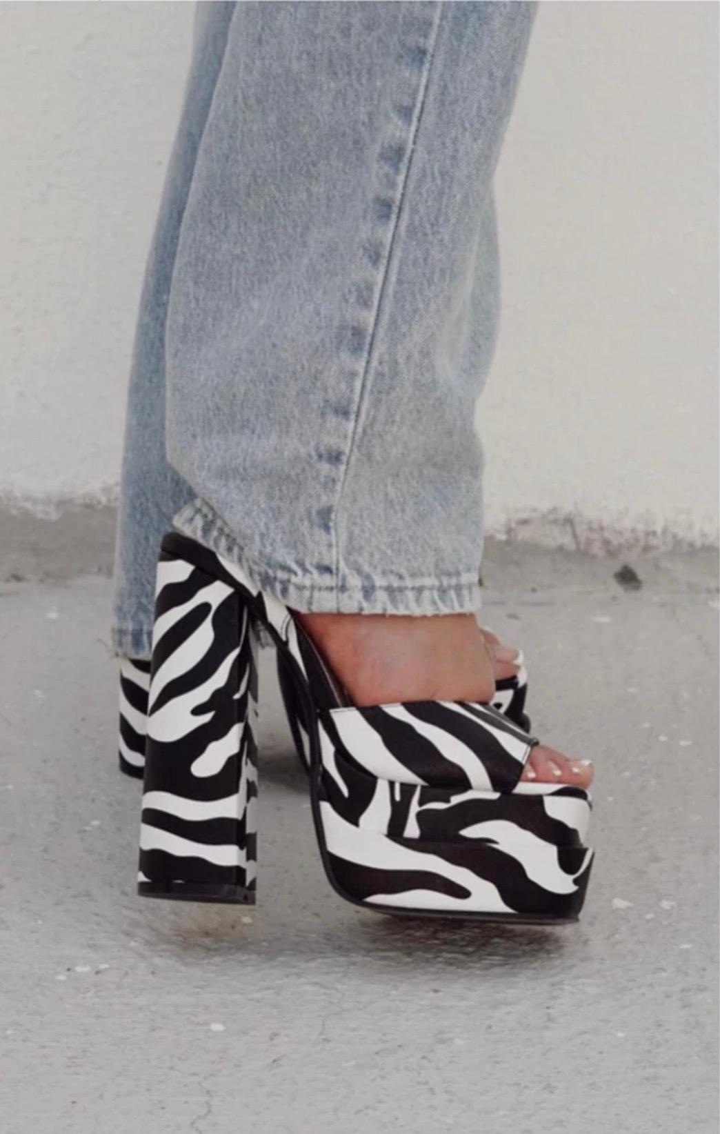 Comfortable Zebra Print Sandals for Women - Trendy & Stylish Summer Beach Walking Shoes - Perfect for Vacation, Poolside, and Casual Outfits