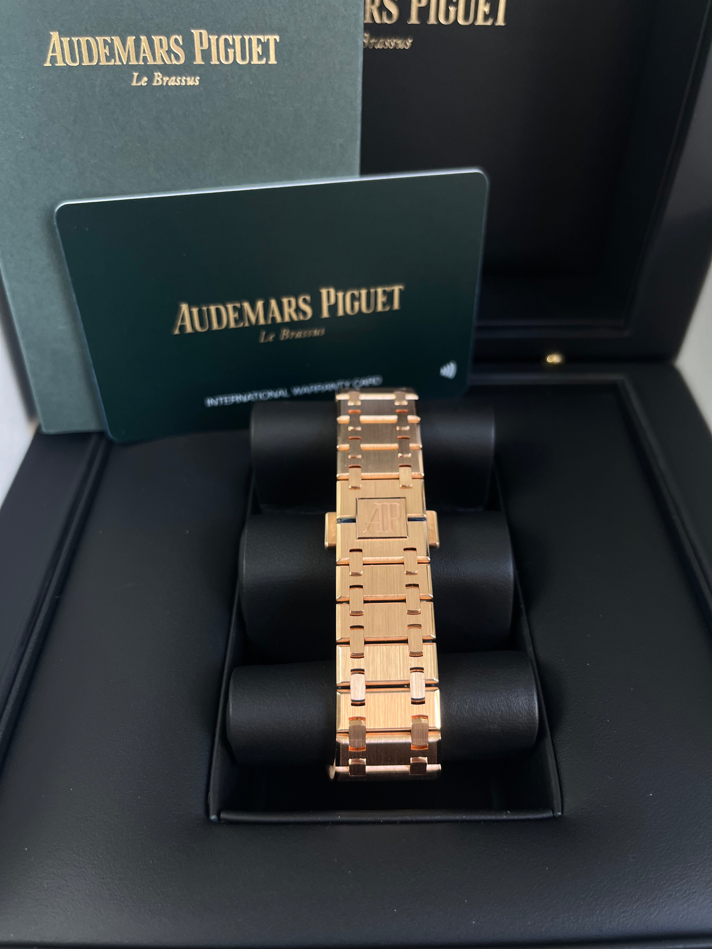 Audemars Piguet Royal Oak Jumbo 16202OR Extra Thin 39mm 18K Rose Gold Men's Luxury Watch - Perfect for Business Meetings & Formal Occasions
