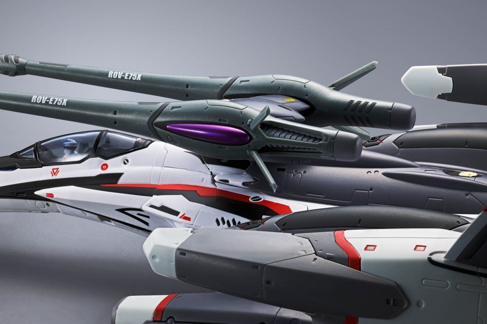 Bandai DX Chogokin VF-25F Tornado Messiah Valkyrie Action Figure - Macross Frontier Alto Saotome Ver. | Collectible Anime Robot Toy for Display & Play | Perfect for Fans & Model Enthusiasts