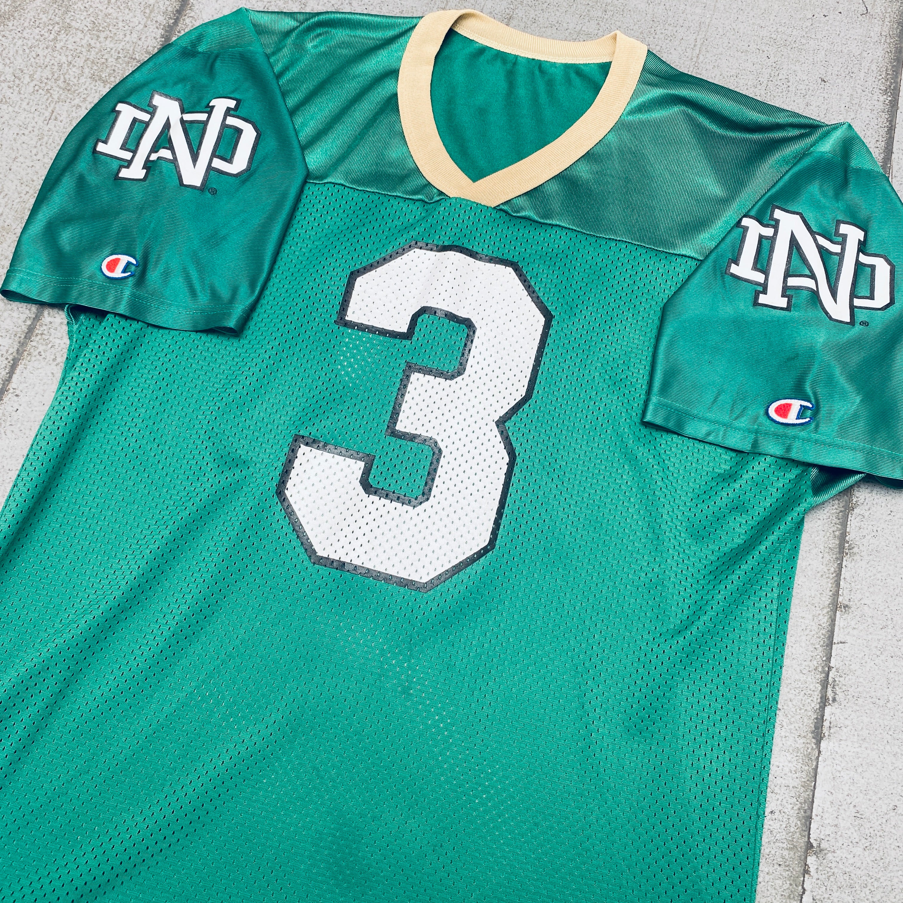Authentic Notre Dame Fighting Irish #3 Joe Montana Vintage Champion Jersey (Large) - Perfect for Game Day, Tailgating & Irish Football Fan Gifts