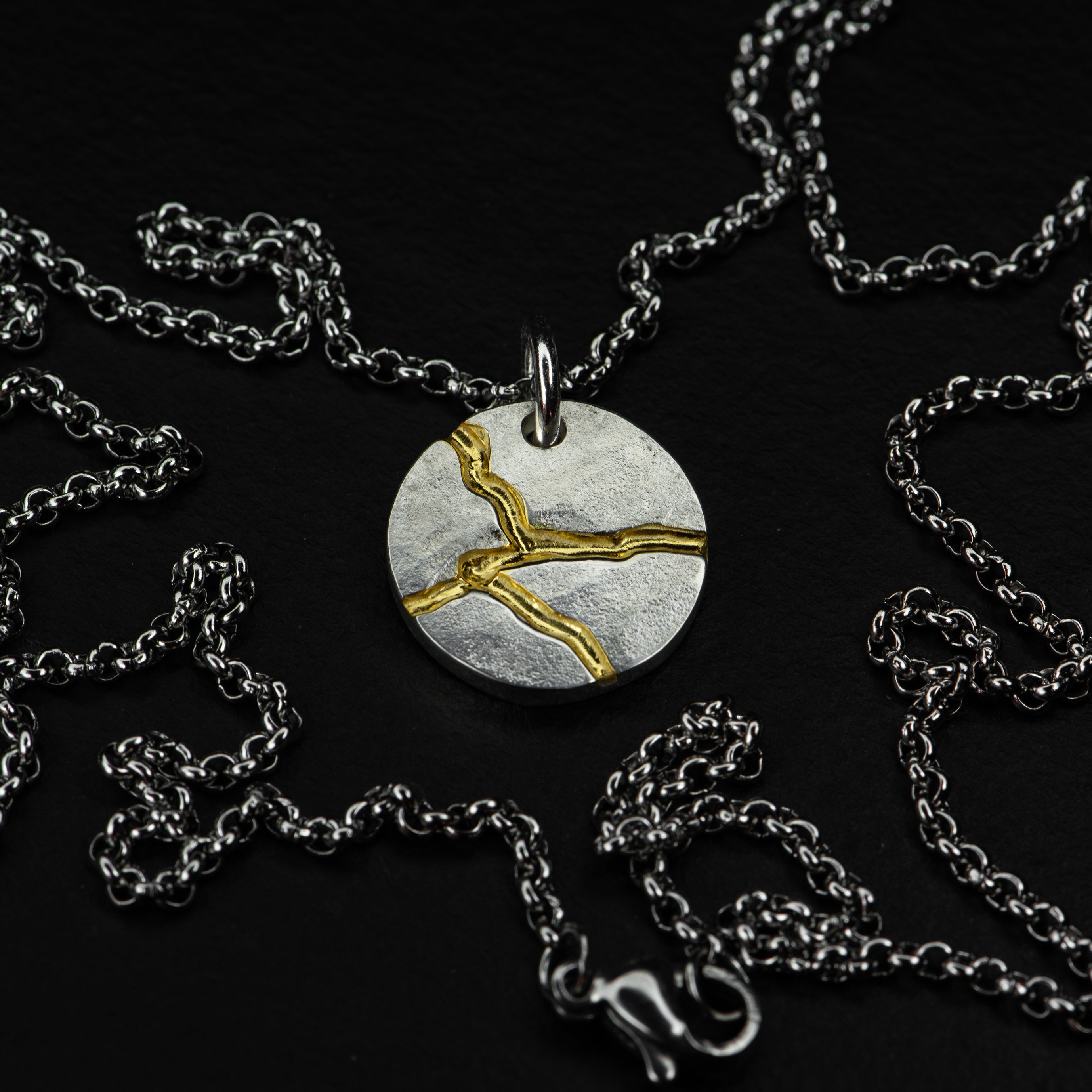 Kintsugi Round Silver Pendant Necklace - Japanese Art Inspired Jewelry for Women - Perfect for Casual Wear, Date Nights & Special Occasions