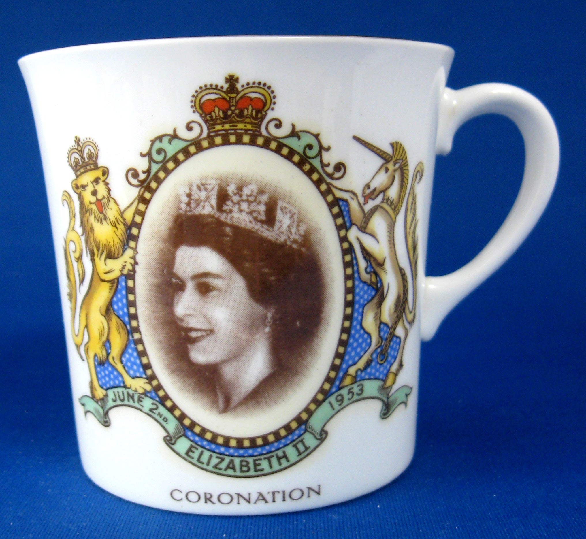 Vintage Shelley Mug Queen Elizabeth II Coronation Bone China 1953 - Collectible Royal Memorabilia for Tea Lovers & British History Enthusiasts
