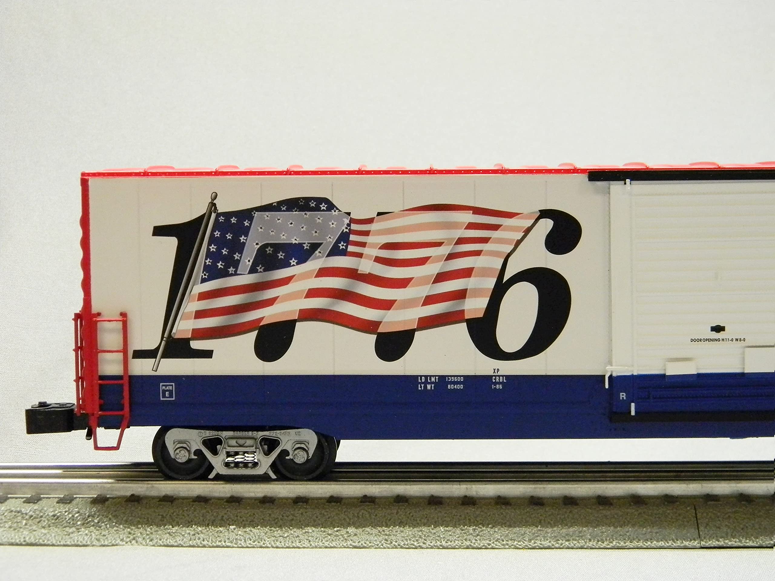 Lionel I Love USA LED Flag 60' BOXCAR - American Patriotic Model Train Car with LED Lights for Holiday Decorations & Railroad Displays