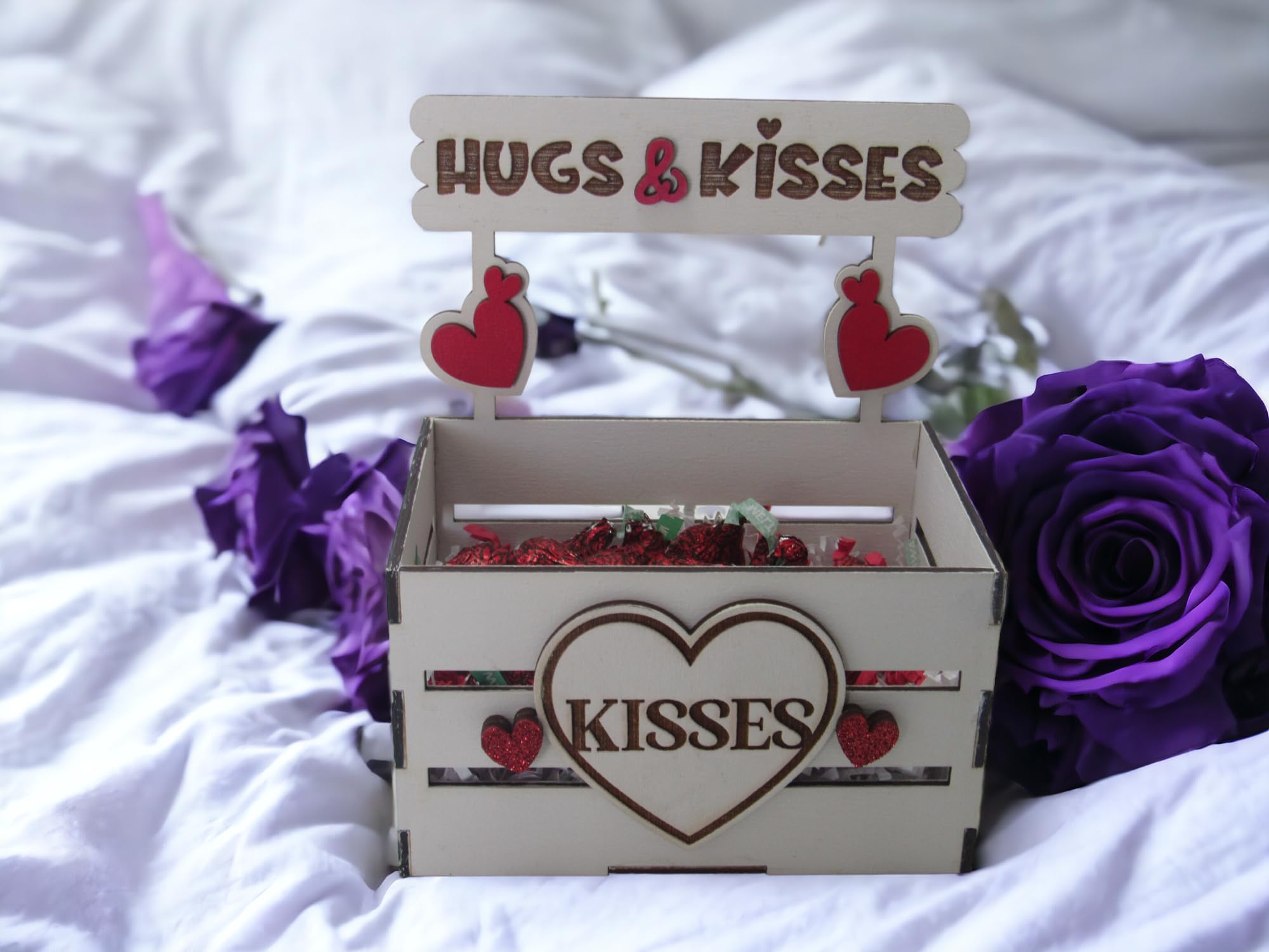 Romantic Wooden Love Box - Hugs & Kisses Themed Candy Holder for Strawberries, Chocolates & Treats | Perfect Valentine's Day Gift, Birthday Present & Romantic Gesture | Candy Box, Chocolate Box, Sweet Treat Dish for Anniversaries, Weddings & Couple Gifts