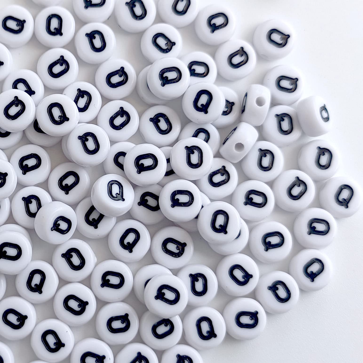 100PCS White Round Acrylic Alphabet Beads Letter Q - 4x7mm DIY Jewelry Making Supplies for Bracelets, Necklaces, Keychains - Perfect for Crafts, Gifts & Personalized Accessories