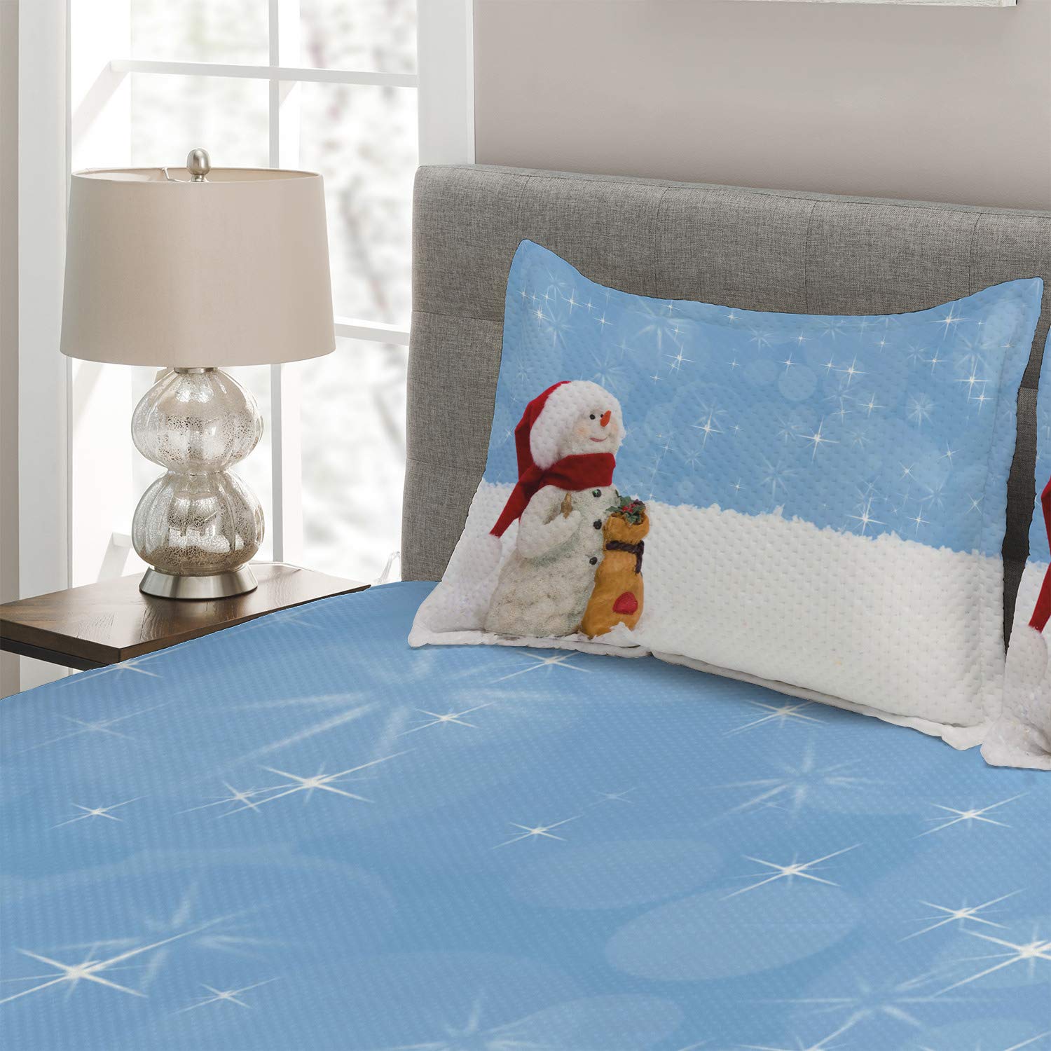 Ambesonne Snowman Quilt Set - King Size 3-Piece Winter Holiday Bedding with Christmas Snowman Design, Hat, Scarf & Gift Motif - Cozy Bedspread & 2 Pillow Shams for Festive Bedroom Decor | Perfect for Christmas Guest Rooms & Winter Home Styling