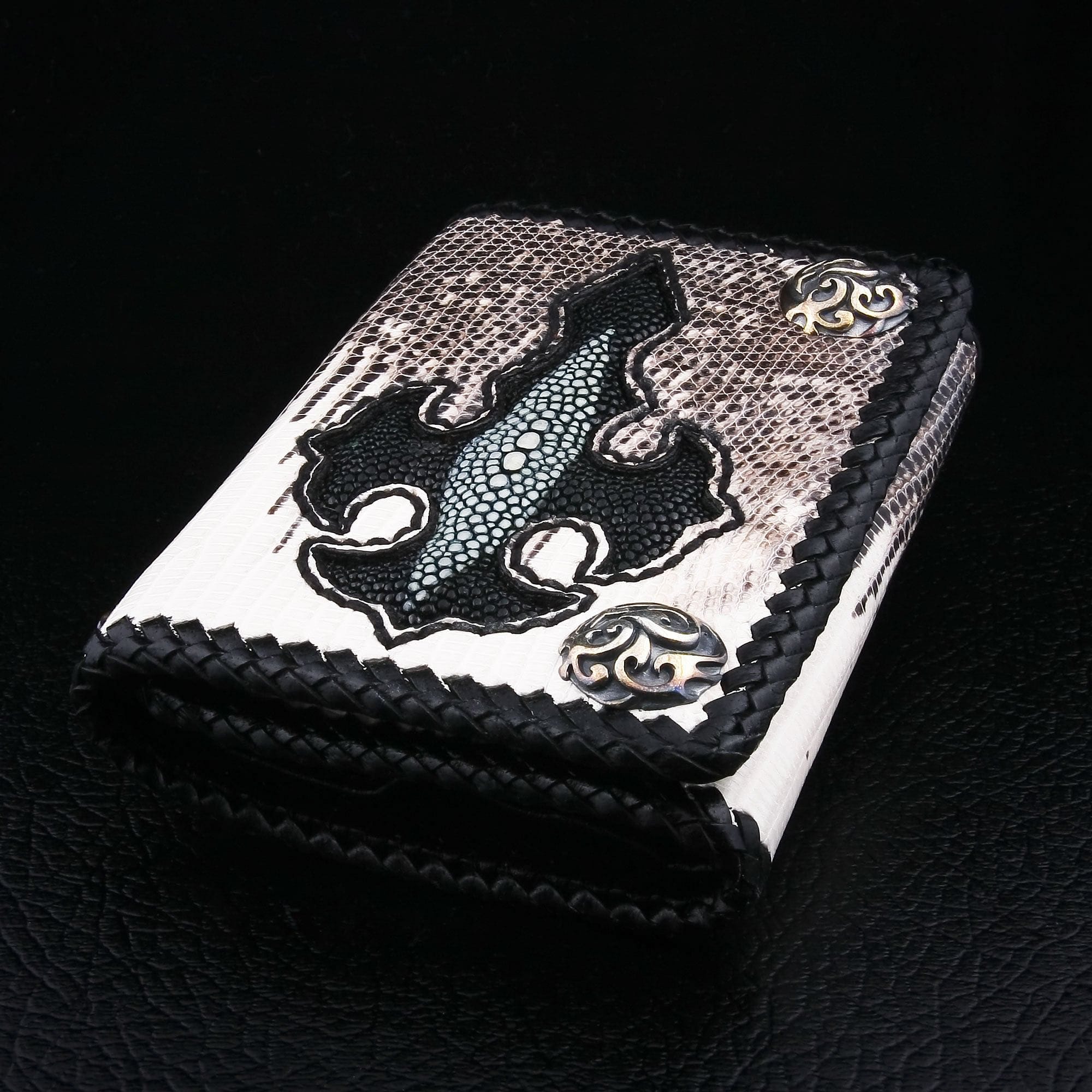 Premium Crossbody Lizard Leather Chain Wallet for Men & Women - Stylish RFID-Blocking Bifold Wallet for Travel, Shopping & Night Out