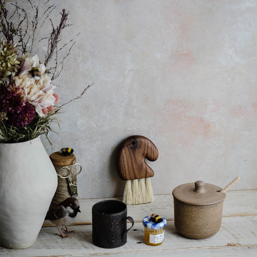 Rustic Ceramic Honey Jar with Wooden Dipper - Natural Raw Honey Storage Container for Kitchen, Tea, Breakfast & Gift Giving