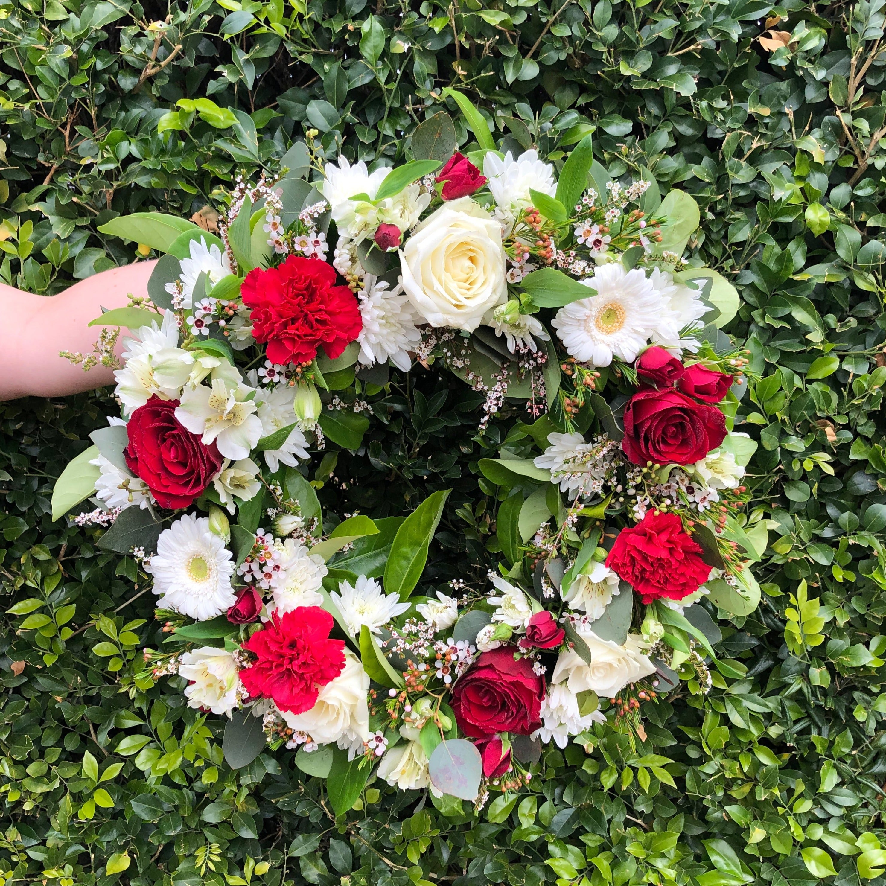 36cm Medium Red and White Christmas Wreath - Holiday Front Door Decor, Fireplace Mantel Decoration, Festive Home & Office Seasonal Décor