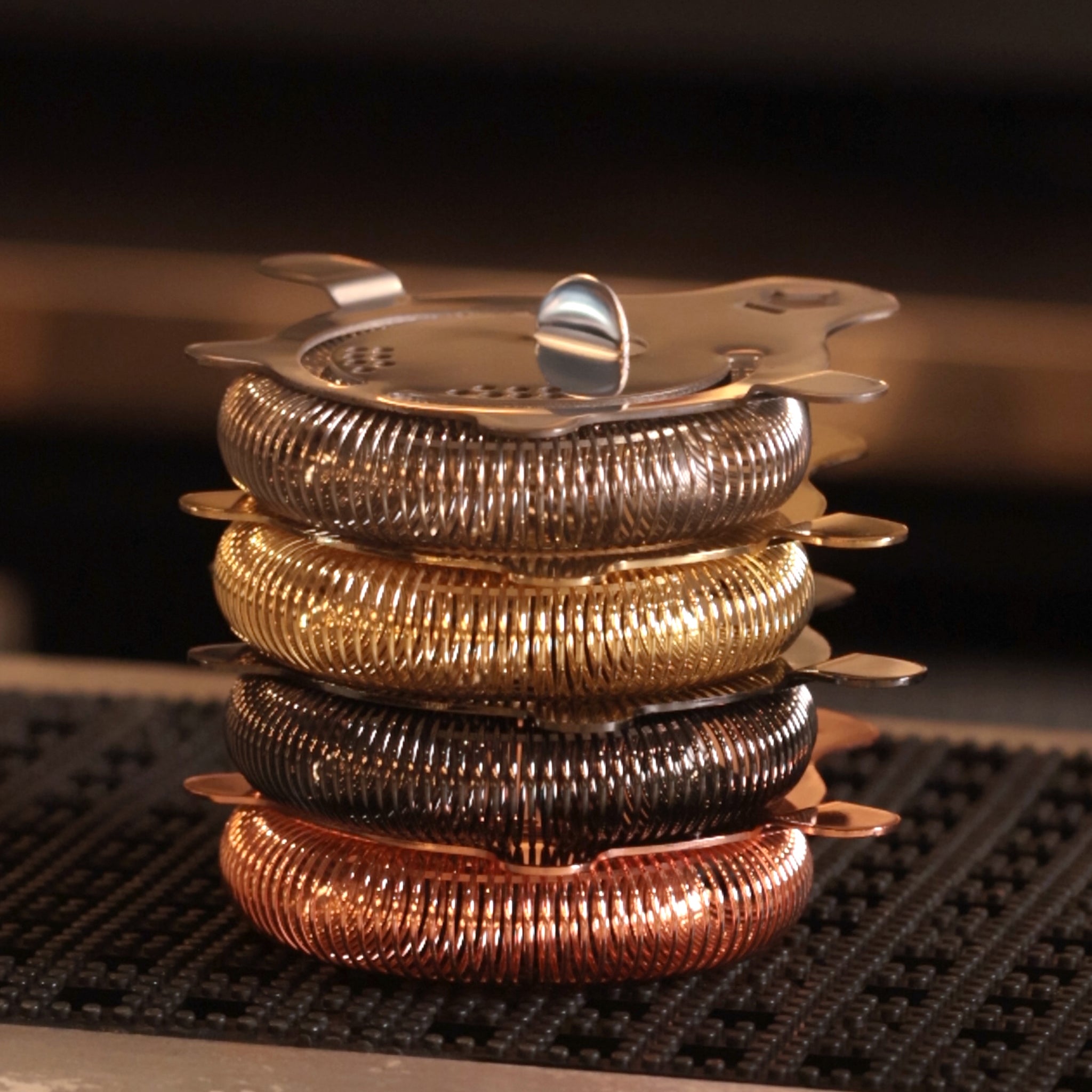 Premium BUSWELL® Bobtail Cocktail Strainer - Gold Plated Bar Tool for Mixing, Filtering, and Serving Cocktails - Perfect for Home Bars, Professional Bartenders, and Cocktail Enthusiasts
