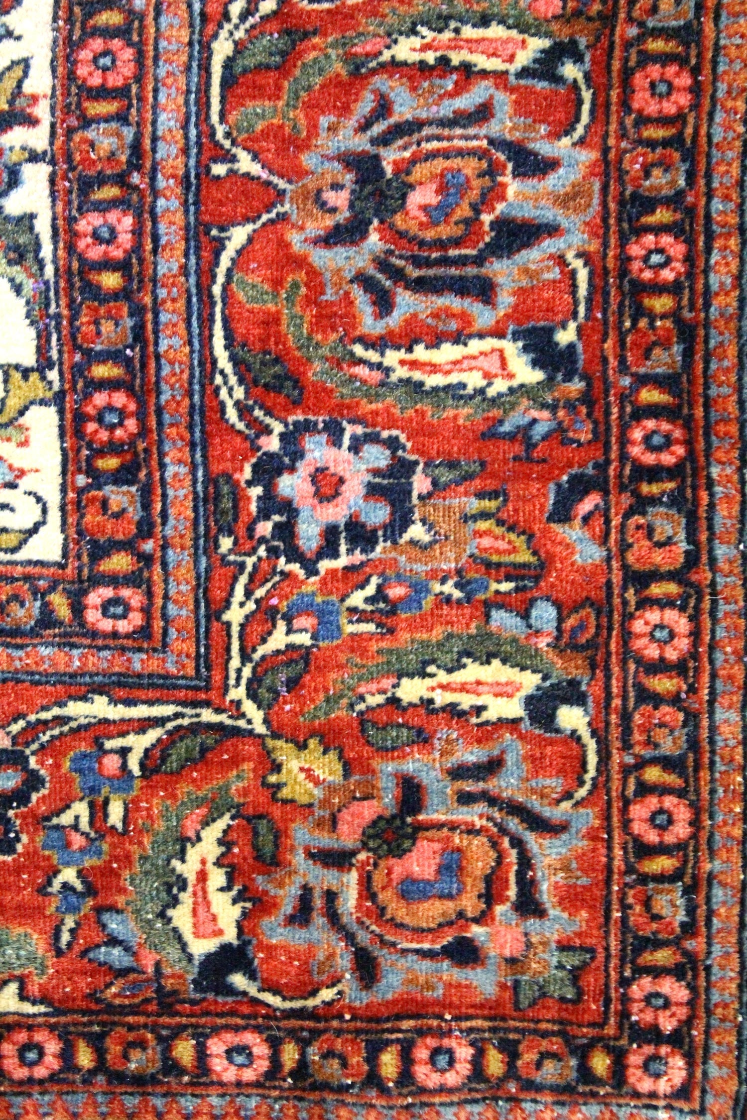 Antique Isfahan Handwoven Traditional Persian Rug - J63617 - Perfect for Living Room, Bedroom & Home Decor