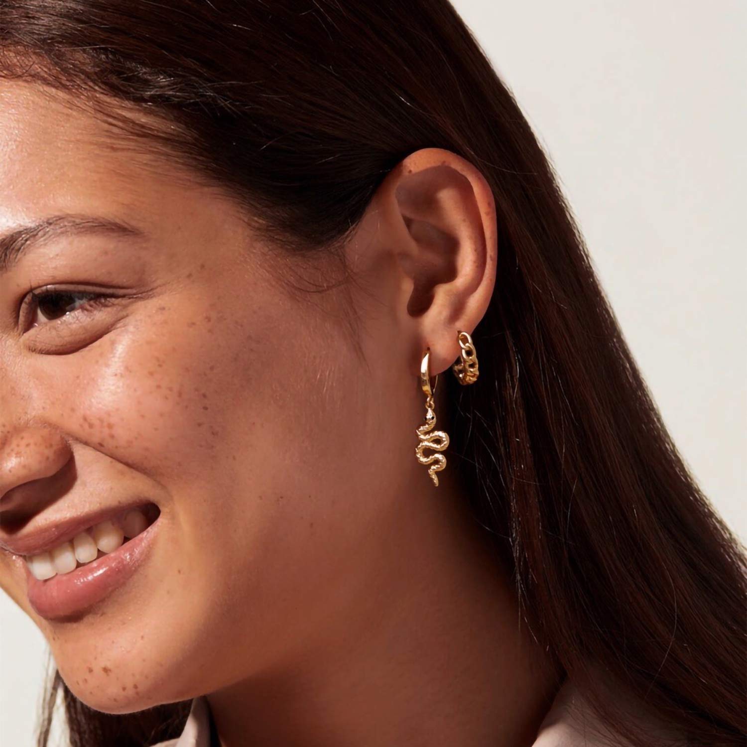 FETTERO 14K Gold Plated Huggie Hoop Earrings for Women - Hypoallergenic Twist Link Hoop Earrings | Dainty Minimalist Jewelry for Everyday Wear, Parties & Gifts
