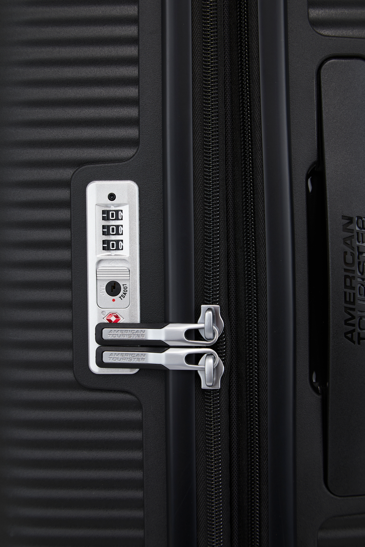 Curio 2 80cm Luggage Suitcase - Lightweight Spinner Carry-On for Travel, Business Trips & Vacations | Durable Hardshell with TSA Lock & 360° Wheels