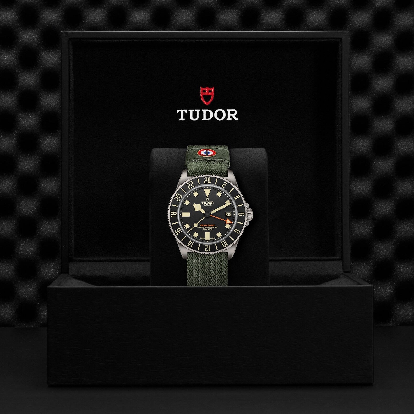 Pelagos FXD GMT M2542G257NU 0002 - Luxury Dive Watch with GMT Function - Perfect for Travel, Diving & Professional Use