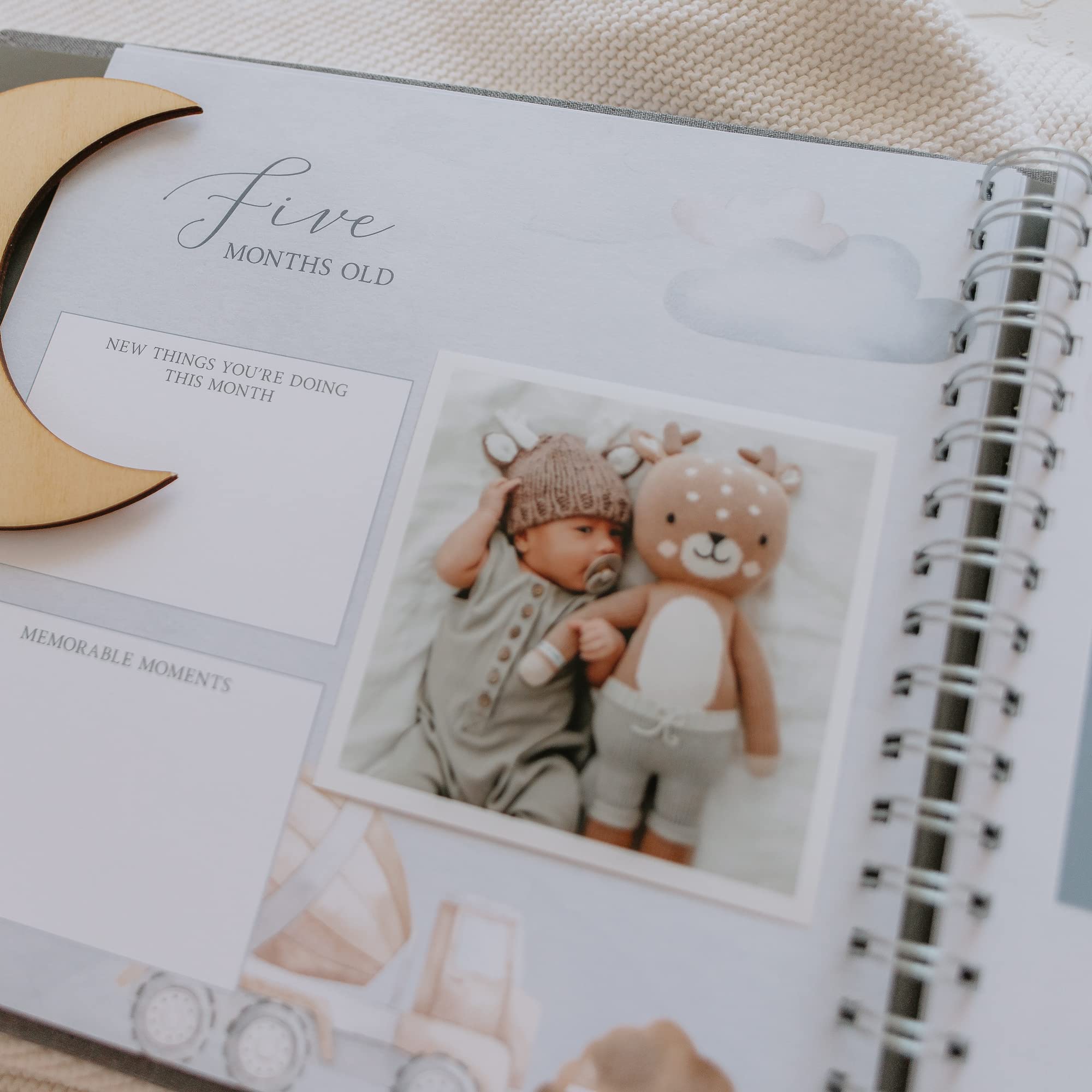 Peachly Baby Boy Memory Book | First Year Keepsake Scrapbook for Milestones | Grey Linen Baby Book for Boys - Perfect for Recording First Steps, Birthday Memories & Special Moments (Finn Design)