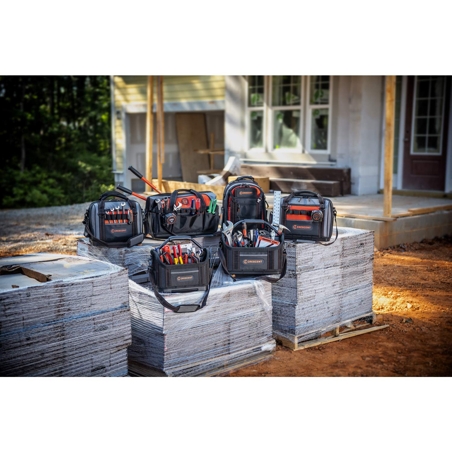 Crescent CTB1750 17-Inch Tradesman Closed Top Tool Bag - Durable Construction Tool Organizer for Electricians, Plumbers & Contractors | Perfect for Job Sites & Professional Workshops