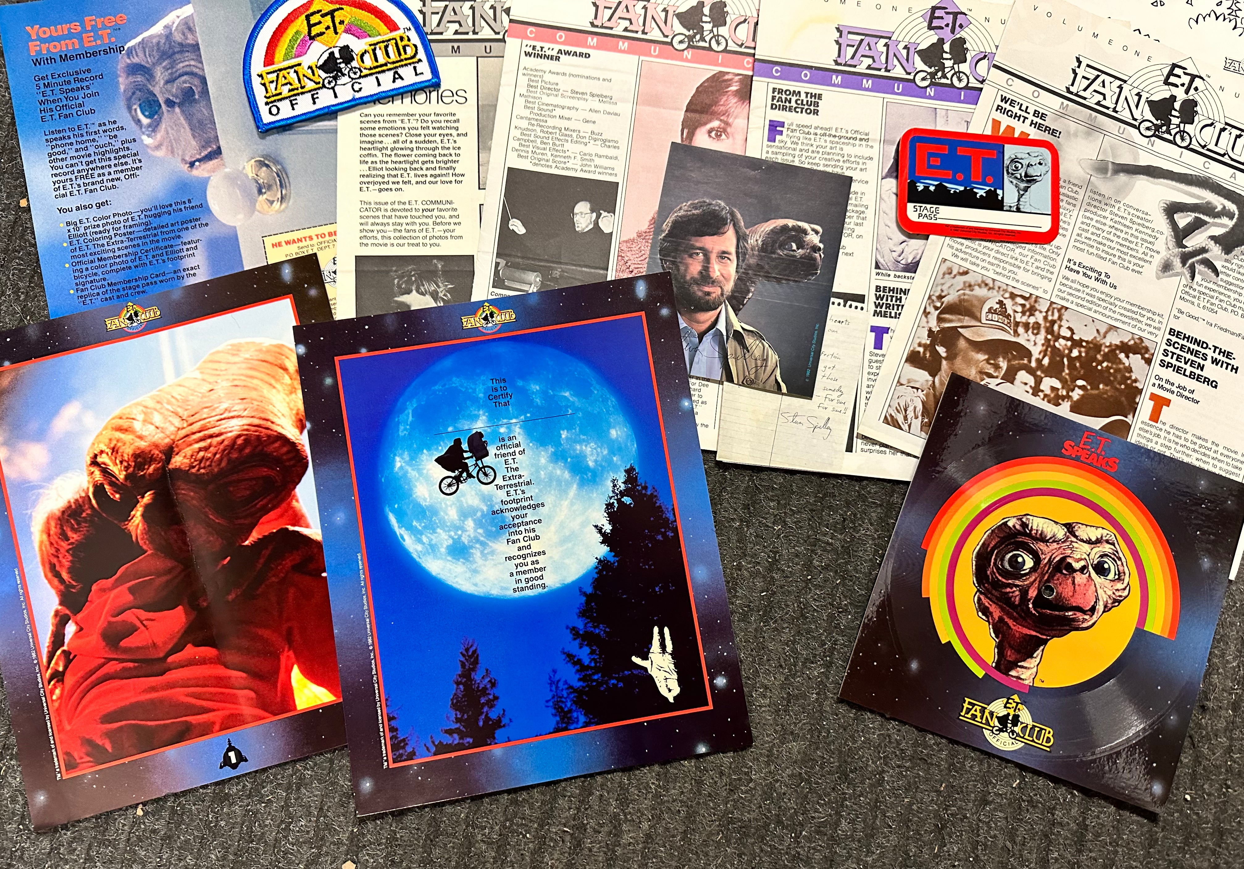 E.T. The Extra-Terrestrial Fan Club Movie Kit 1982-1983 - Collectible Memorabilia for Sci-Fi Fans & Movie Enthusiasts - Perfect for Home Theater Decor, Gift Giving, and Nostalgic Movie Nights