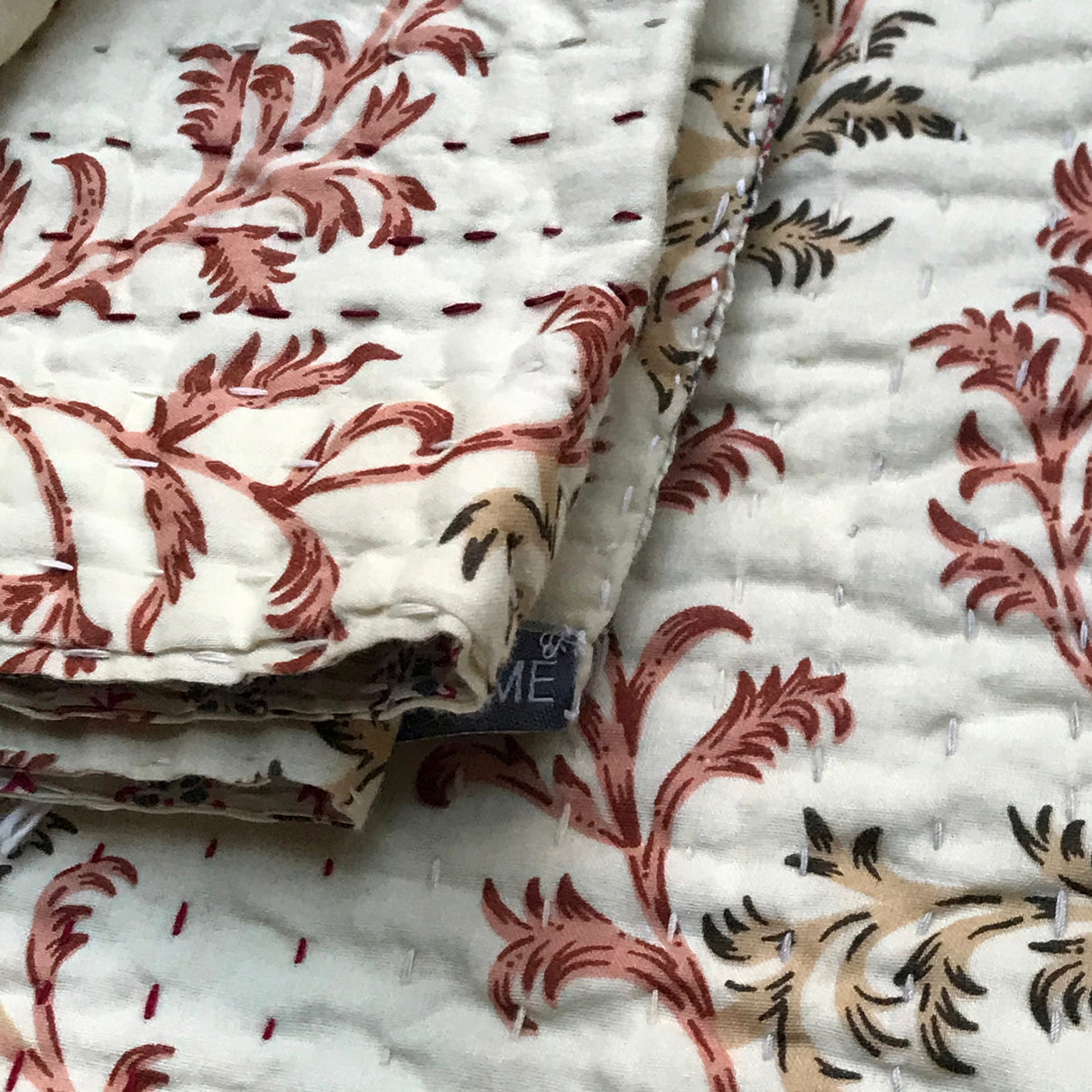 Coral Twig Printed Queen Size Bedspread - Soft & Stylish Bed Cover for Modern Bedrooms, Perfect for Home Decor and Guest Rooms