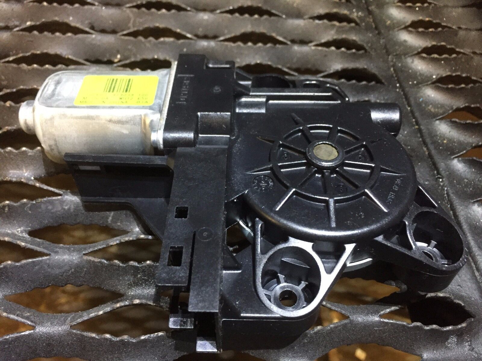 2005-2011 Volvo S40 Left Rear Door Window Motor - OEM Replacement Part for Power Window Repair - Perfect for DIY Fixes & Auto Shops