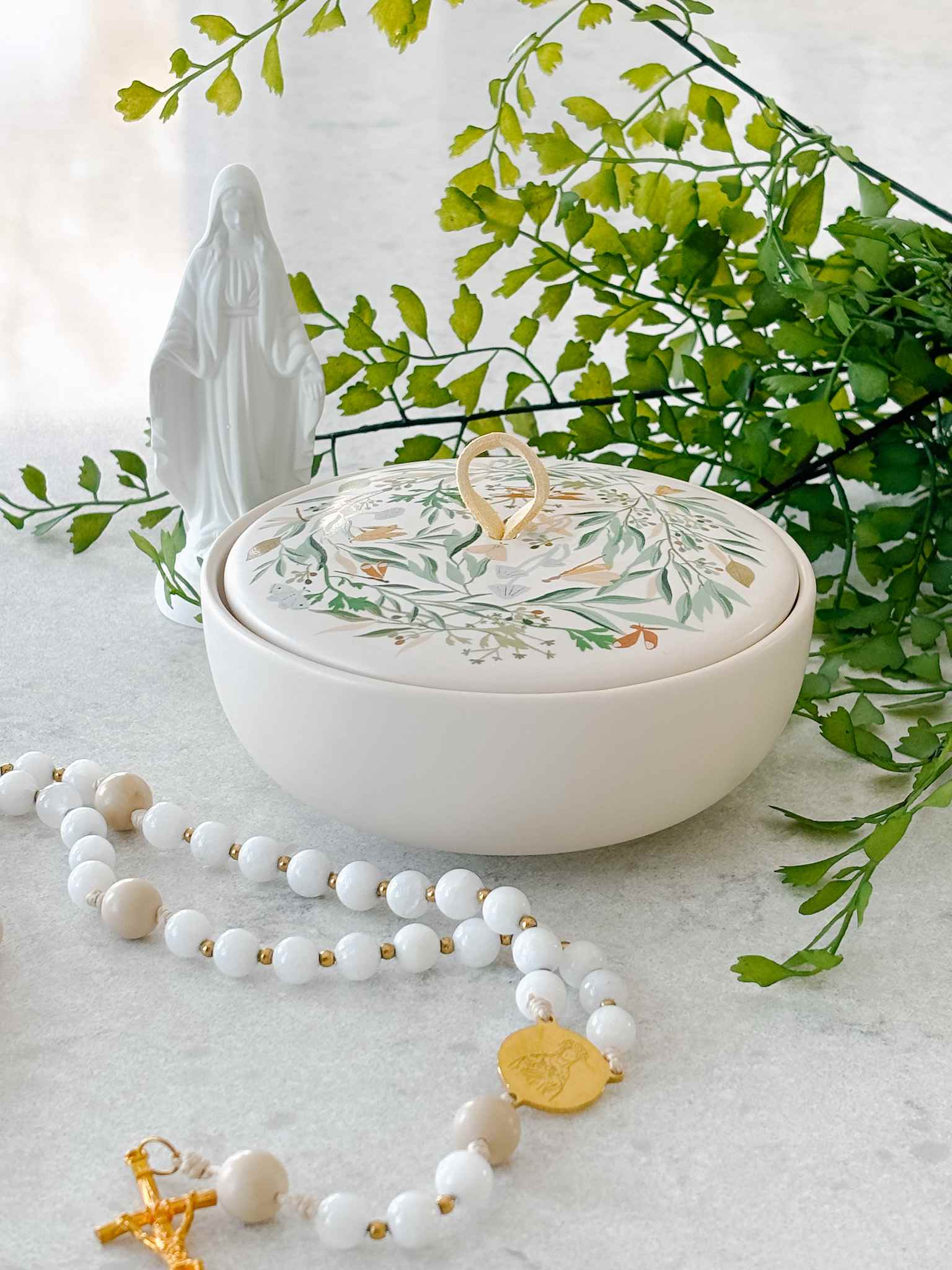Morning Garden Rosary Box - Elegant Wooden Prayer Bead Storage for Catholics | Perfect for Home Altar, Church, and Travel Devotion