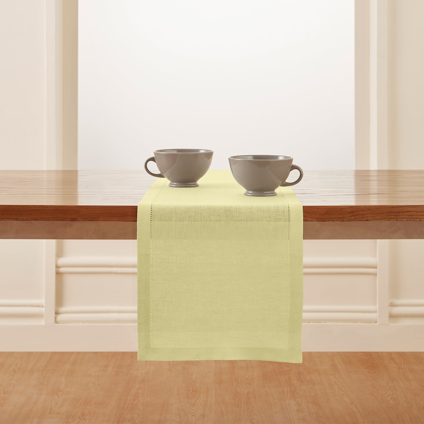 Elegant Milan Table Runner for Dining Room Decor - Perfect for Weddings, Parties, and Holiday Tablescapes