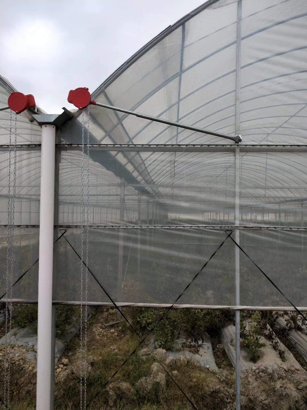 Greenhouse Blackout Tarp Roller & Manual Film Coiler - Chain Crank Winch for Roof Ventilation | Durable Greenhouse Top Film Roll Up System for Plant Shade Control & Temperature Regulation