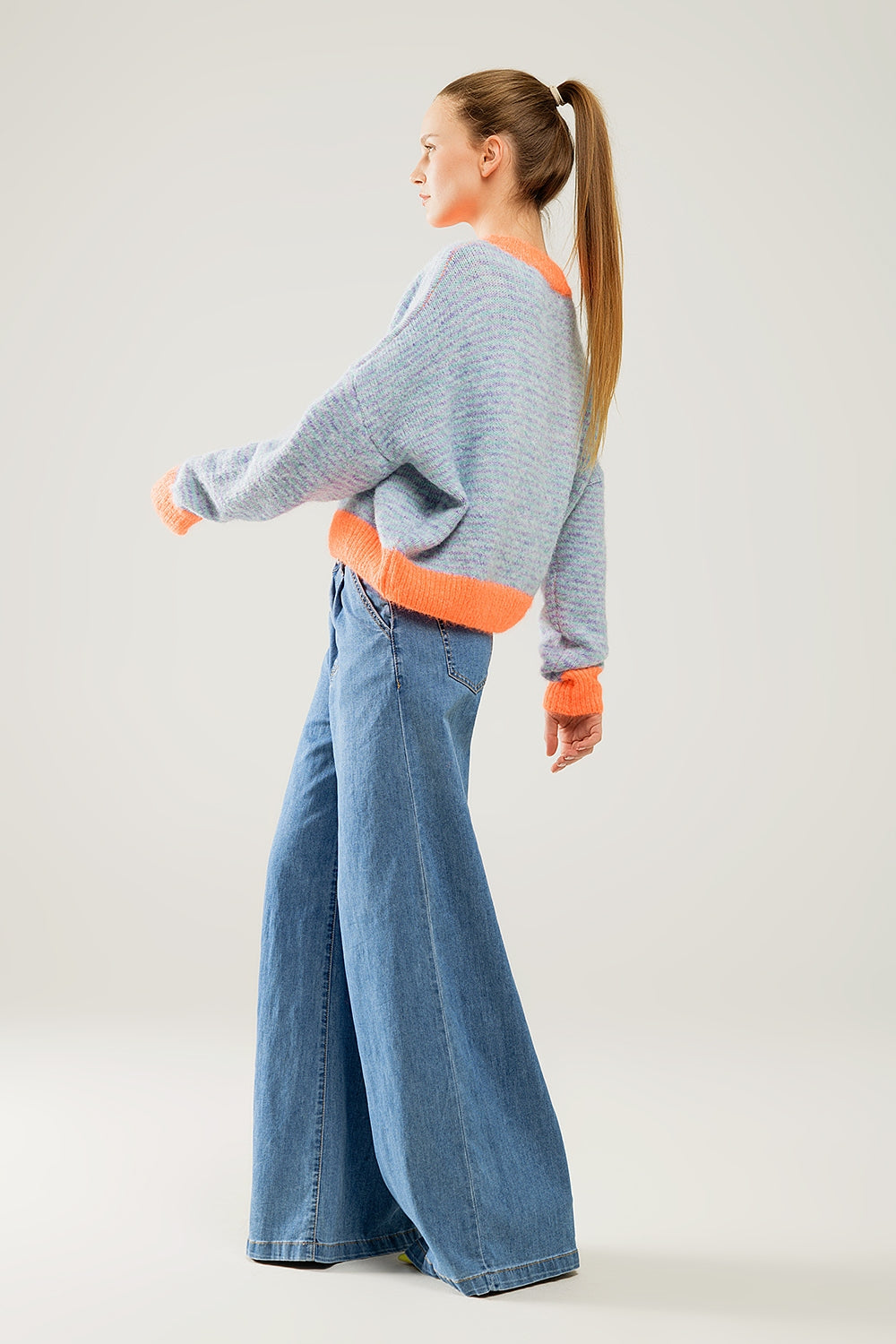 Extra Wide Pleated Jeans in Light Wash - Perfect for Casual Outfits and Everyday Wear