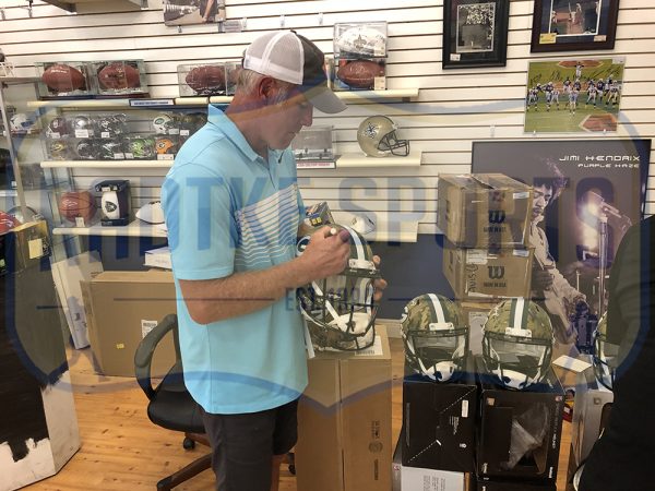 Brett Favre Autographed Green Bay Packers Speed Full-Size Camo NFL Helmet - Collectible Memorabilia for Football Fans & Sports Enthusiasts - Perfect for Man Cave, Game Room, or Gift for Packers Fans