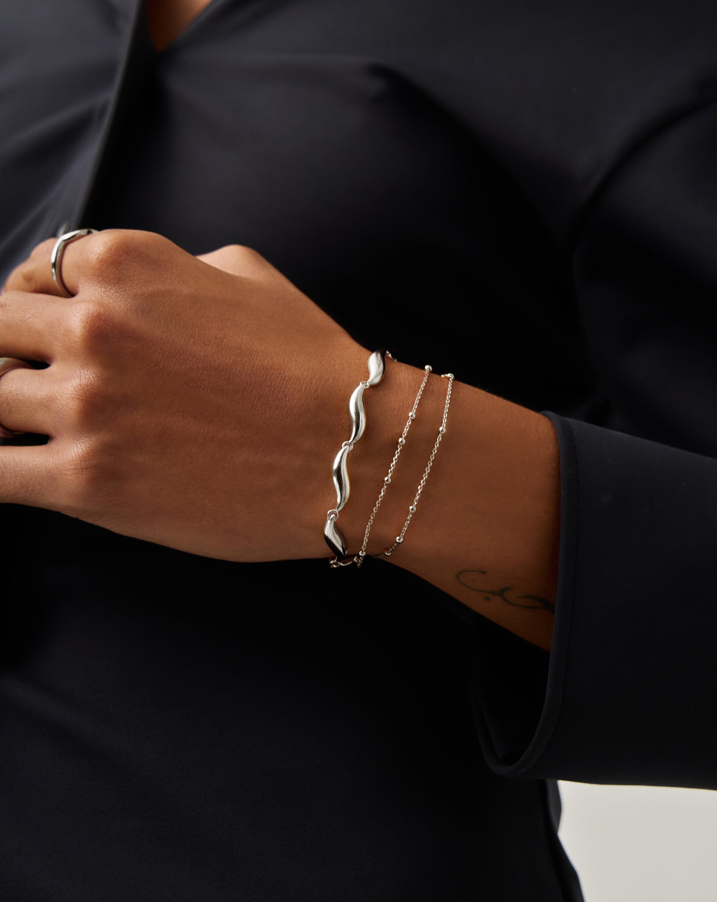 Savi Signature Link Chain Bracelet - Silver Plated Stainless Steel Jewelry for Women, Trendy & Elegant Gift for Her | Perfect for Parties, Date Nights & Everyday Wear