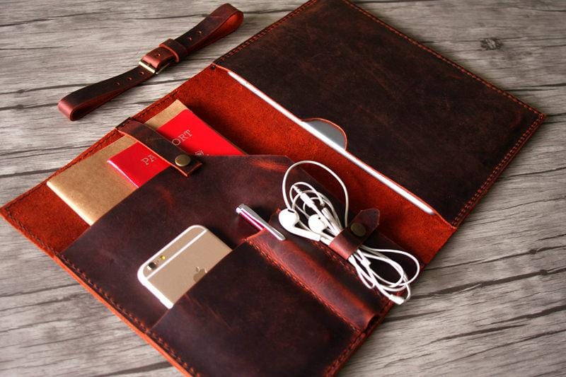 Personalized Engraved Leather Case for iPad 10.2 (7th/8th/9th Gen) - Premium Protective Cover with Custom Name/Initials - Perfect for Work, Travel & Gift Giving