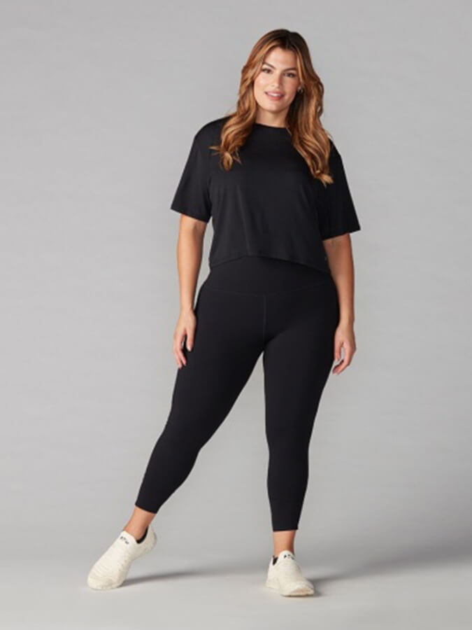 Tavi Crop Top Women's Tee - Stylish Short Sleeve Casual Shirt for Women | Perfect for Summer Outfits, Beach Wear & Street Fashion