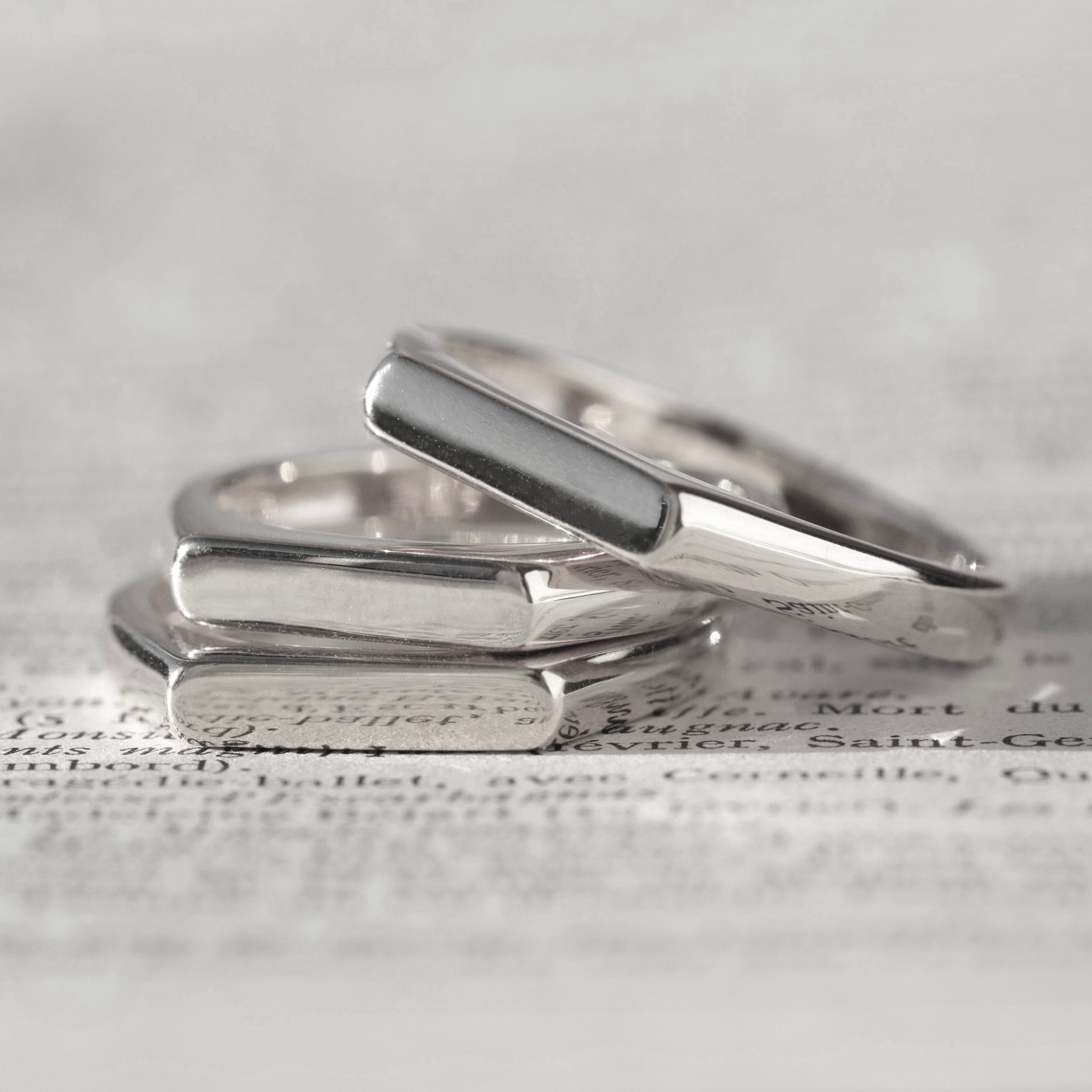 Personalized Vintage Signet Ring for Men & Women - Custom Engraved Initials & Symbols - Perfect for Weddings, Gifts & Everyday Wear