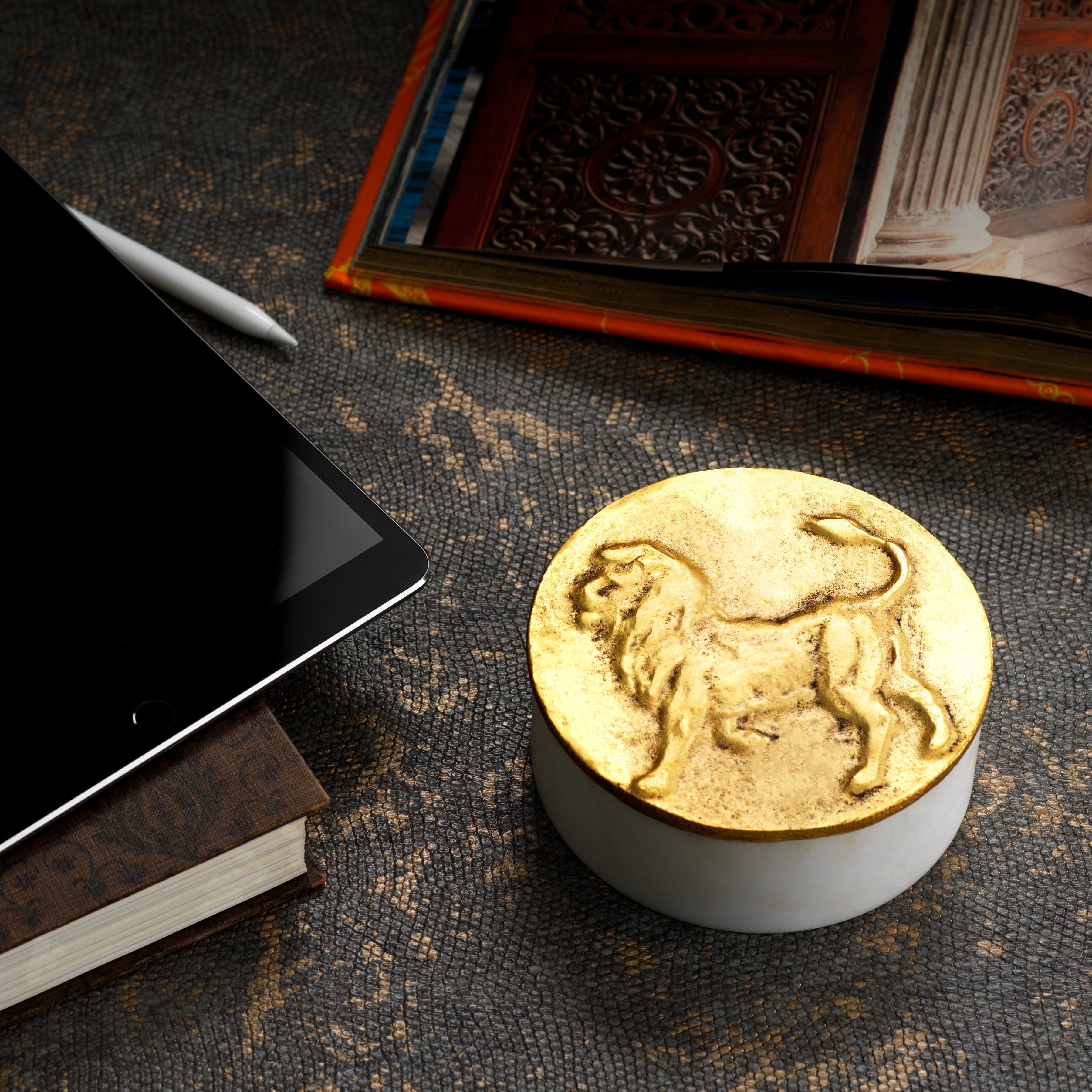 Zodiac Gift Box for Leo - Personalized Astrology Present for Birthdays, Anniversaries & Special Occasions | Perfect for Leo Zodiac Sign Lovers