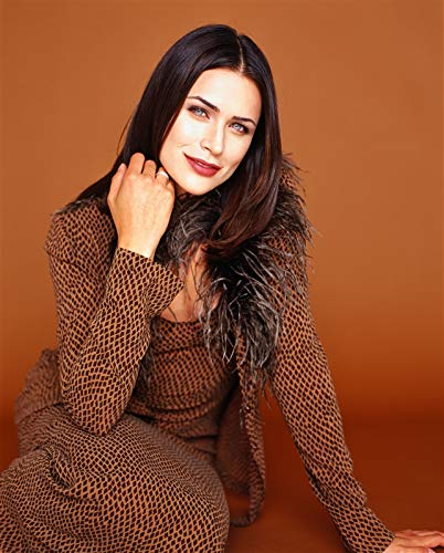 Rena Sofer Celebrity Print Poster - 18x24 Inch Wall Art Decor for Home, Office & Gift Ideas