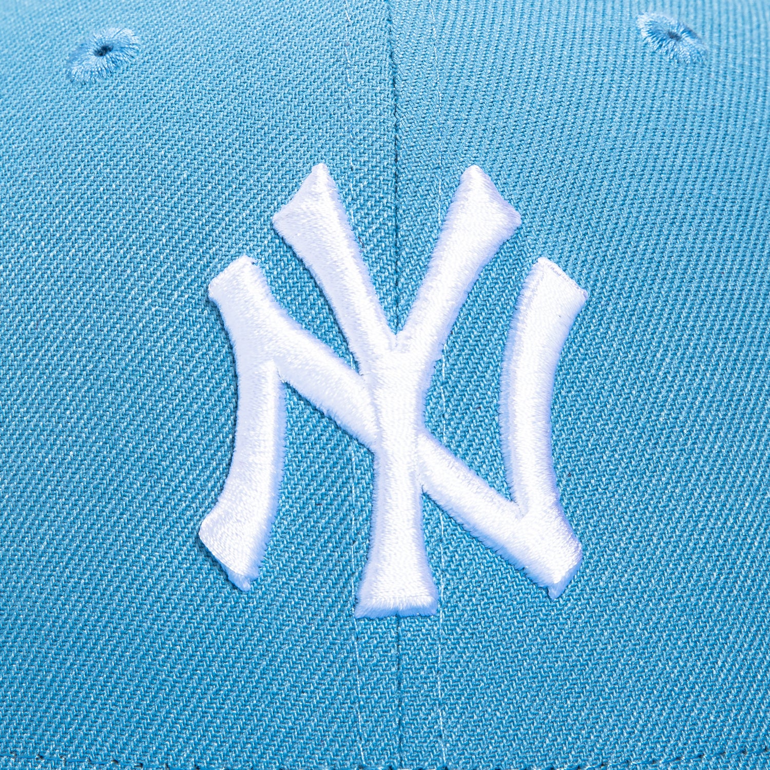 New Era 59Fifty New York Yankees 1996 World Series Patch Snapback Hat - Light Blue & White - Perfect for Baseball Games, Fan Collections, and Streetwear Fashion