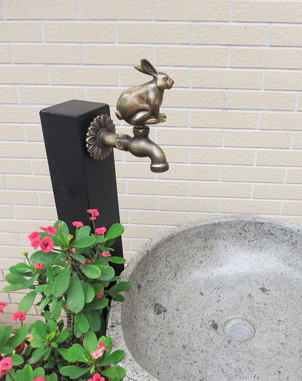 Premium Brass Rabbit Garden Faucet - Outdoor Water Spigot with Vintage Design - Perfect for Garden, Yard, and Patio Use