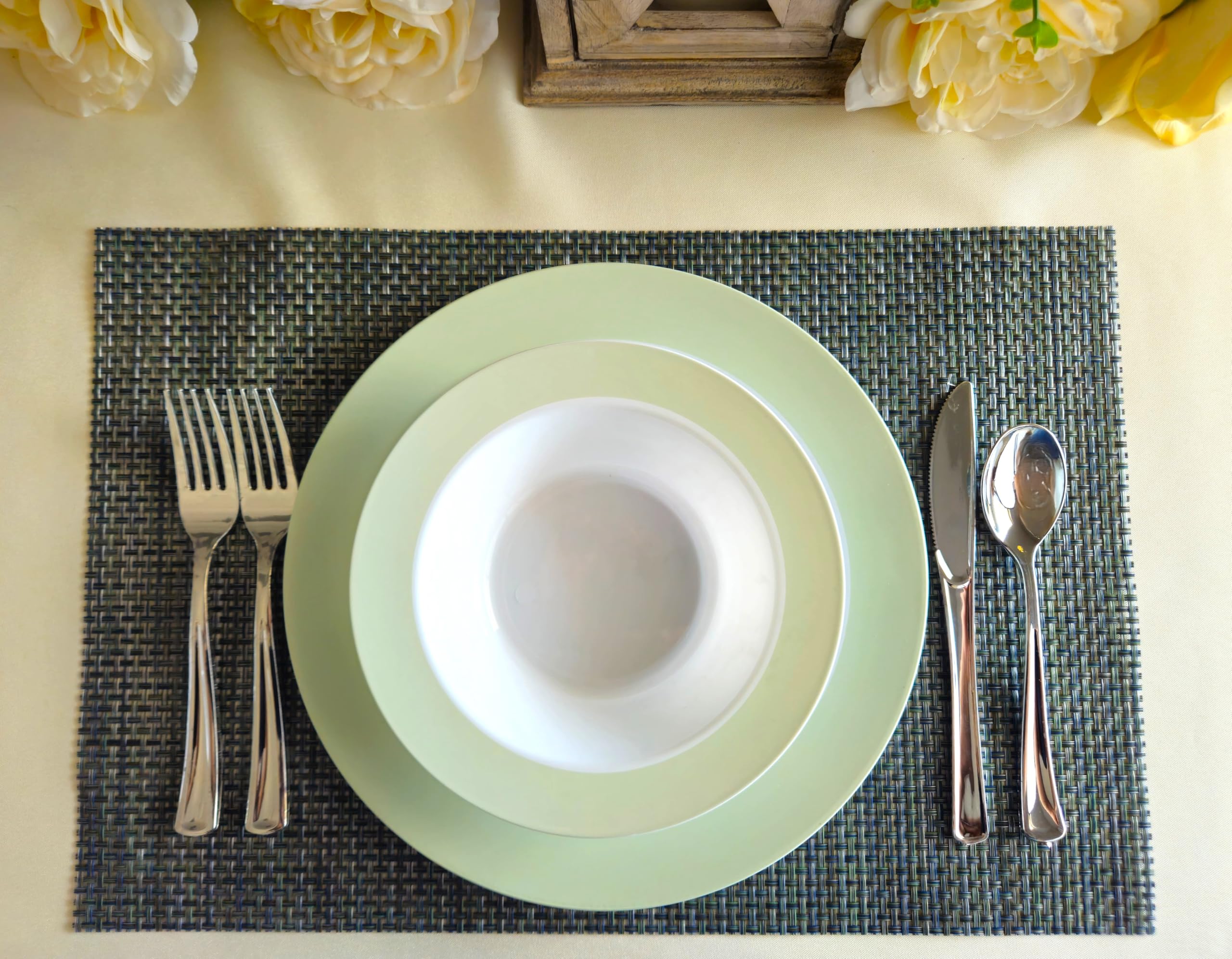 120 Pack Disposable Plastic Plates for Wedding & Party - 10.5 Inch Dinner Plates in Elegant White & Pearled Green - Perfect for Birthday Celebrations, Baby Showers & Catering Events