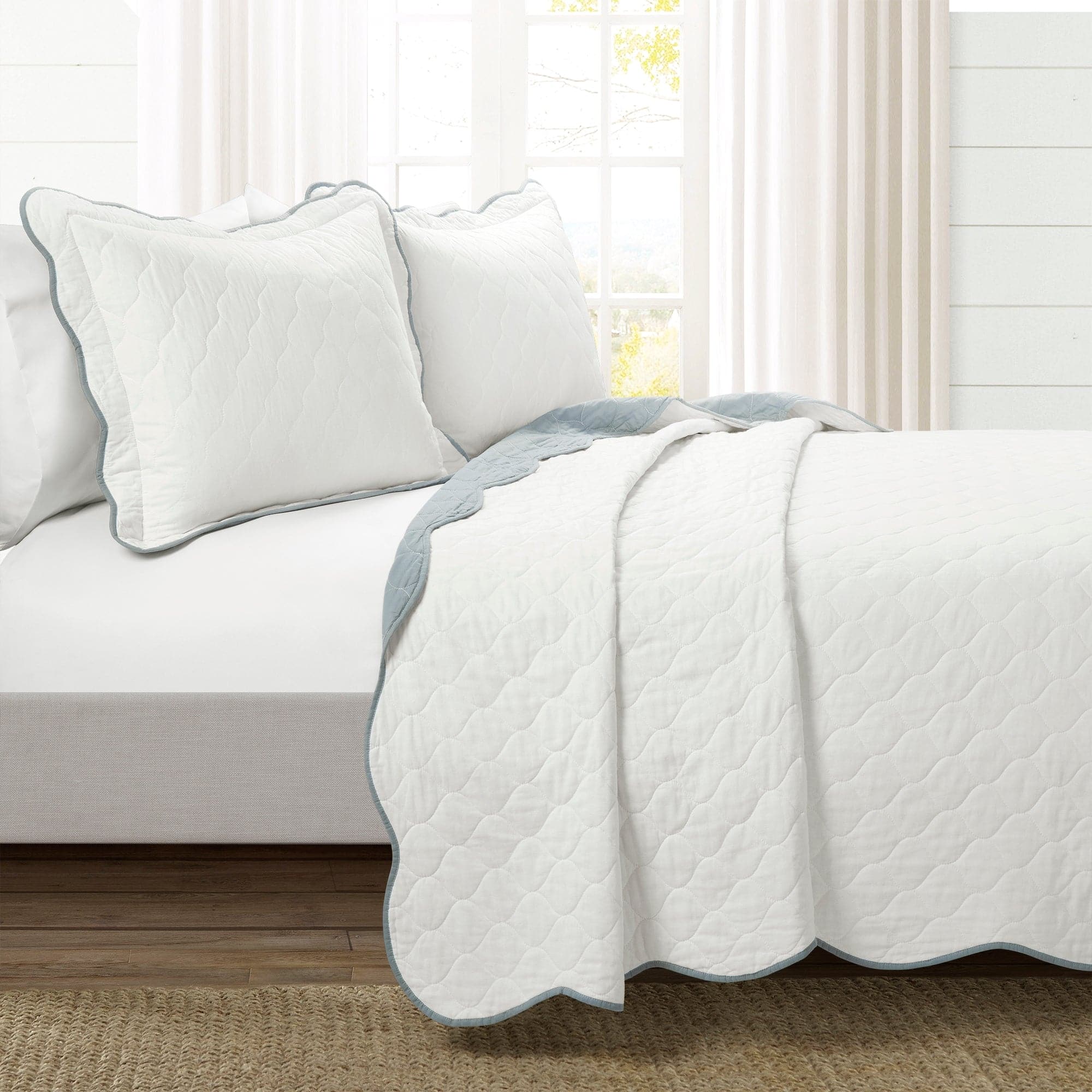 Coastal Chic Scalloped Edge Reversible Quilt 3-Piece Bedding Set | Soft & Breathable Comforter with Duvet Cover & Shams | Perfect for Beach House, Guest Room & Coastal Decor
