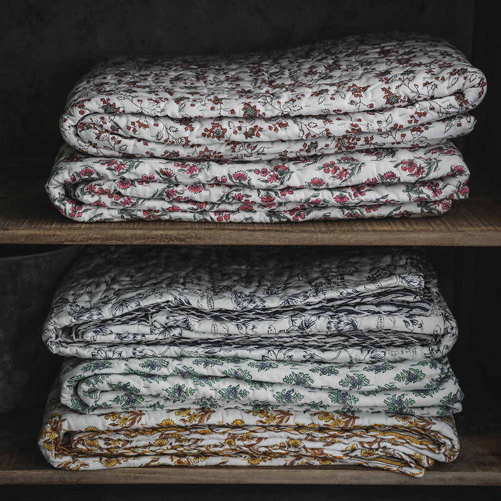Handmade Kantha Quilt No. 0427 - Traditional Indian Patchwork Bedspread for Cozy Home Decor | Perfect for Bedroom, Living Room & Boho Style Interior Design
