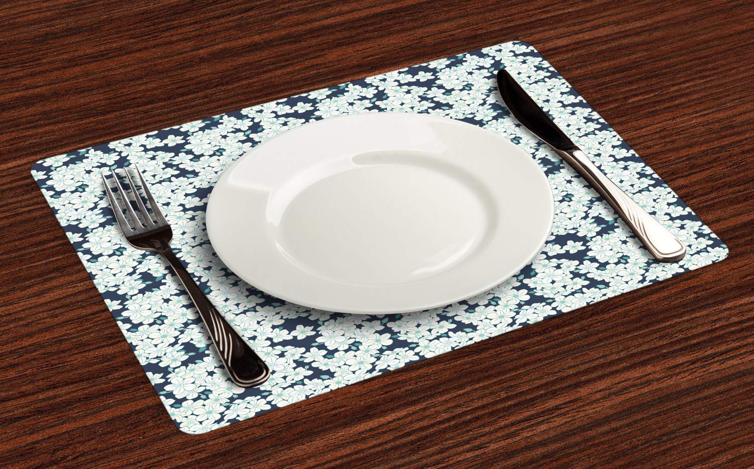 Ambesonne Daisy Place Mats Set of 4 - Floral Bouquet Spring Table Mats, Washable Fabric Placemats for Dining Room & Kitchen Decor in Pale Blue & White - Perfect for Spring Parties, Brunch, and Romantic Dinner Settings