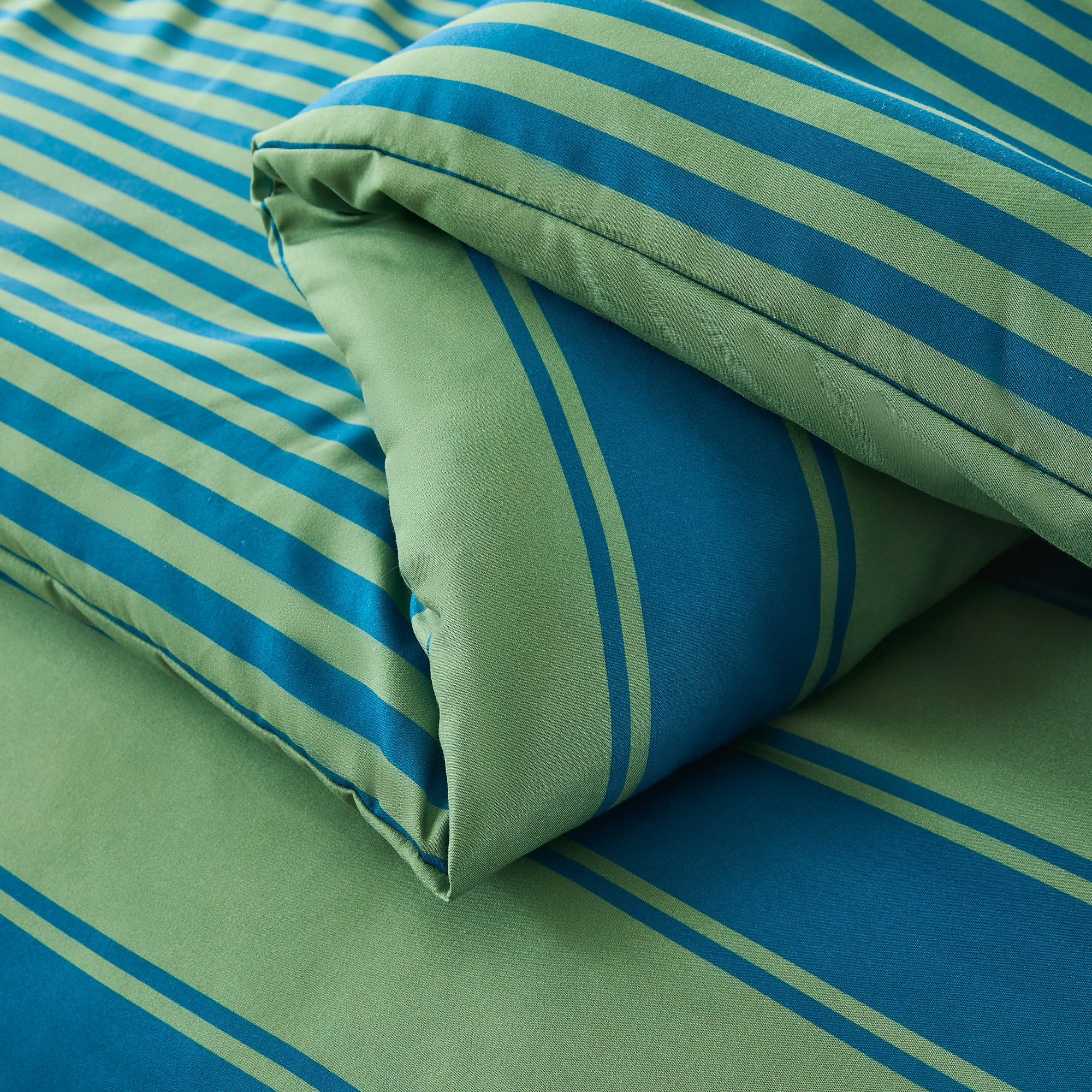 Gale Cabana Stripe Comforter Set - Queen Size Bedding, Soft & Breathable Cotton, Coastal Beach Style - Perfect for Guest Rooms, Vacation Homes & Summer Bedroom Decor